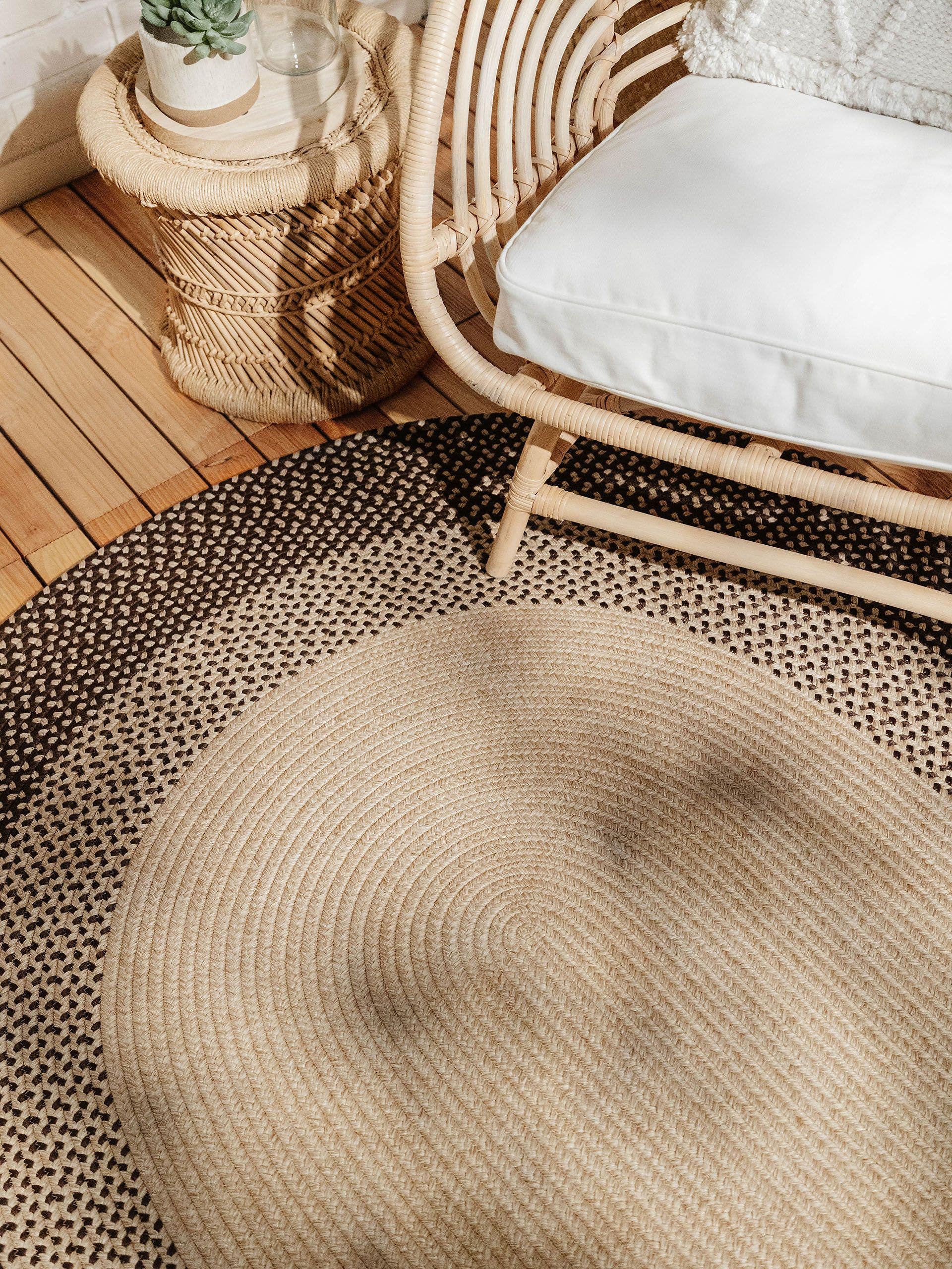 Matta av 80% Polypropylen, 20% Polyester i Brun med 1- 5 mm hög lugg från benuta Nest
