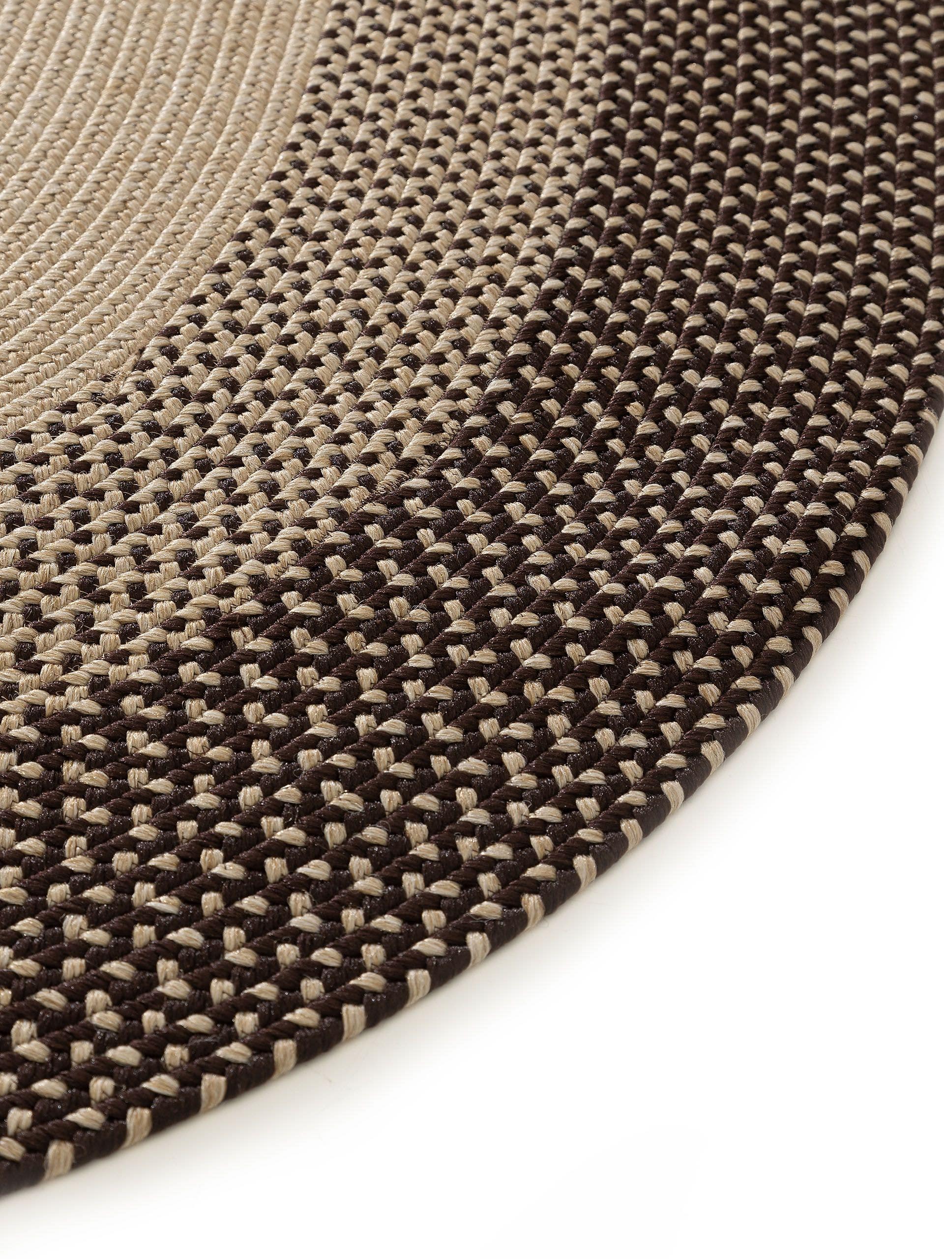 Matta av 80% Polypropylen, 20% Polyester i Brun med 1- 5 mm hög lugg från benuta Nest