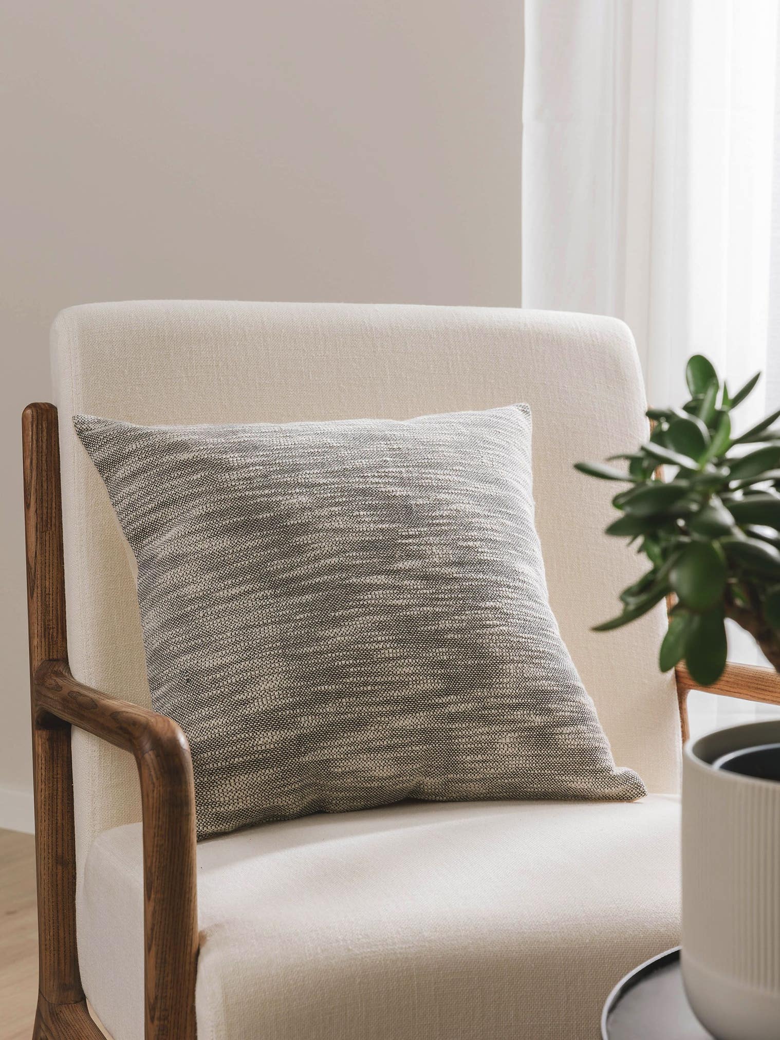 Kissenbezug Nadia Grau im Design Abstrakt aus 100% Baumwolle von benuta Nest