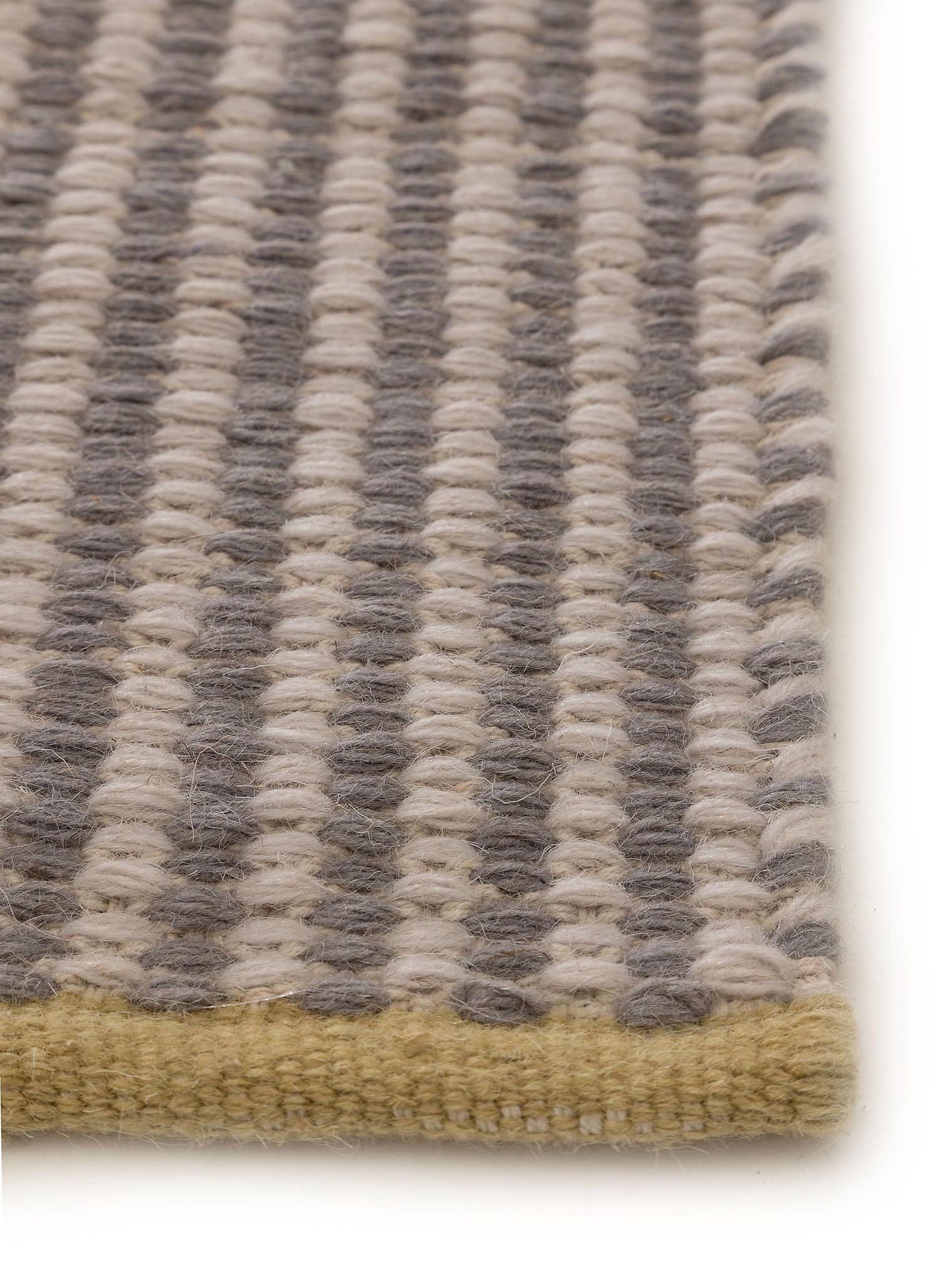 Rug made of 50% Wool, 50% Cotton in Green with a 1- 5 mm high pile by benuta Pop