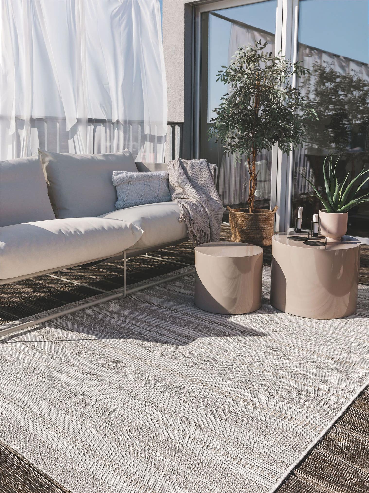 Teppich aus 100% Polypropylen in Beige mit bis 5 mm hohem Flor von benuta Pop