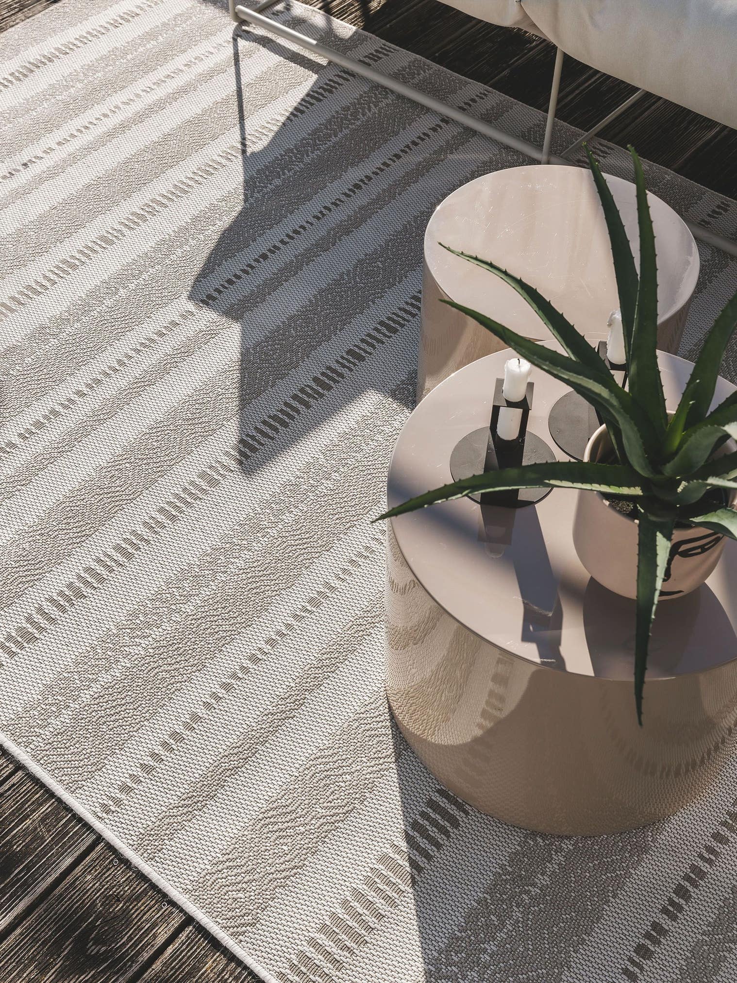 Teppich aus 100% Polypropylen in Beige mit bis 5 mm hohem Flor von benuta Pop
