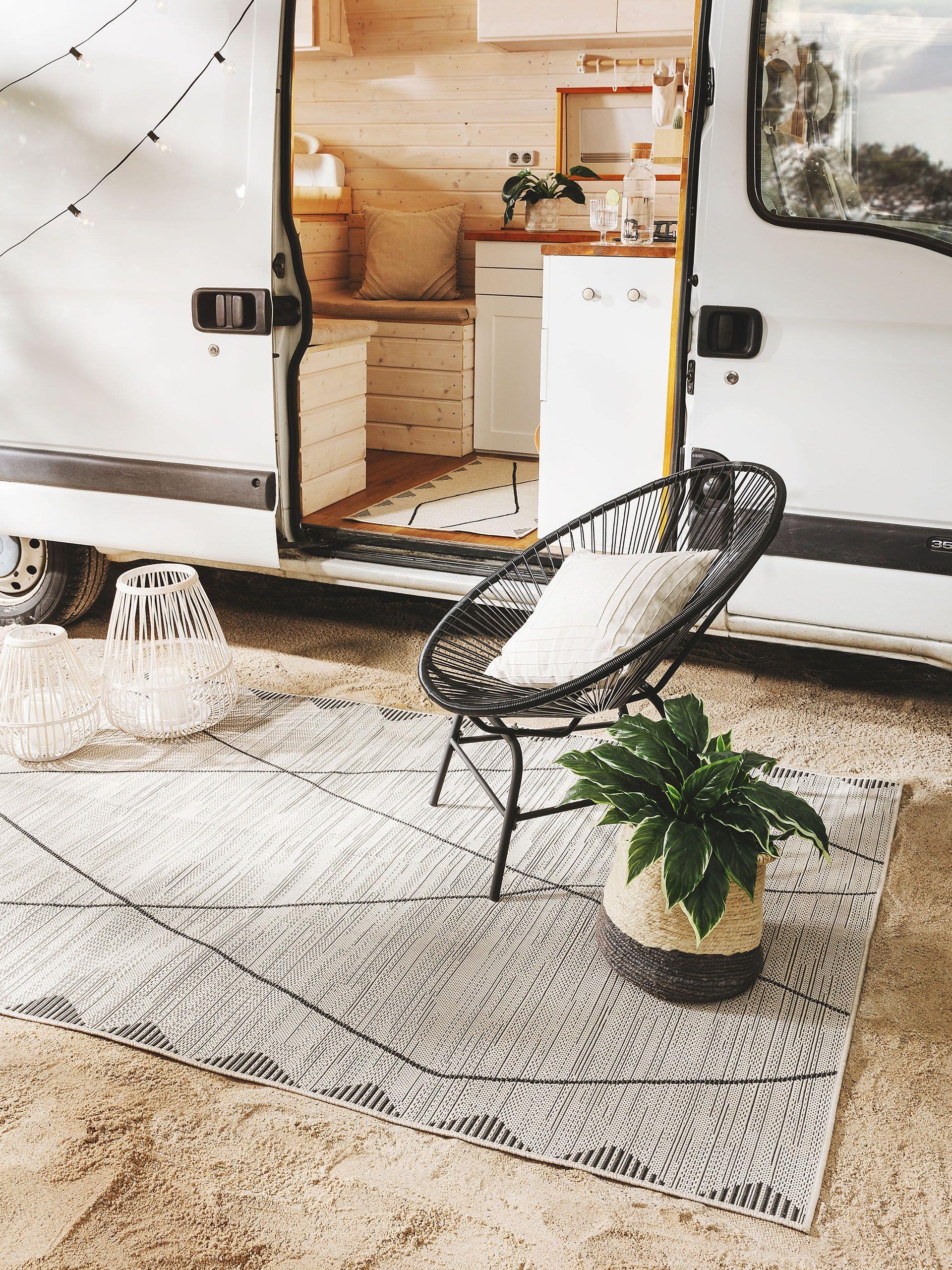 Rug made of 100% Polypropylene in Beige with a 1- 5 mm high pile by benuta Pop