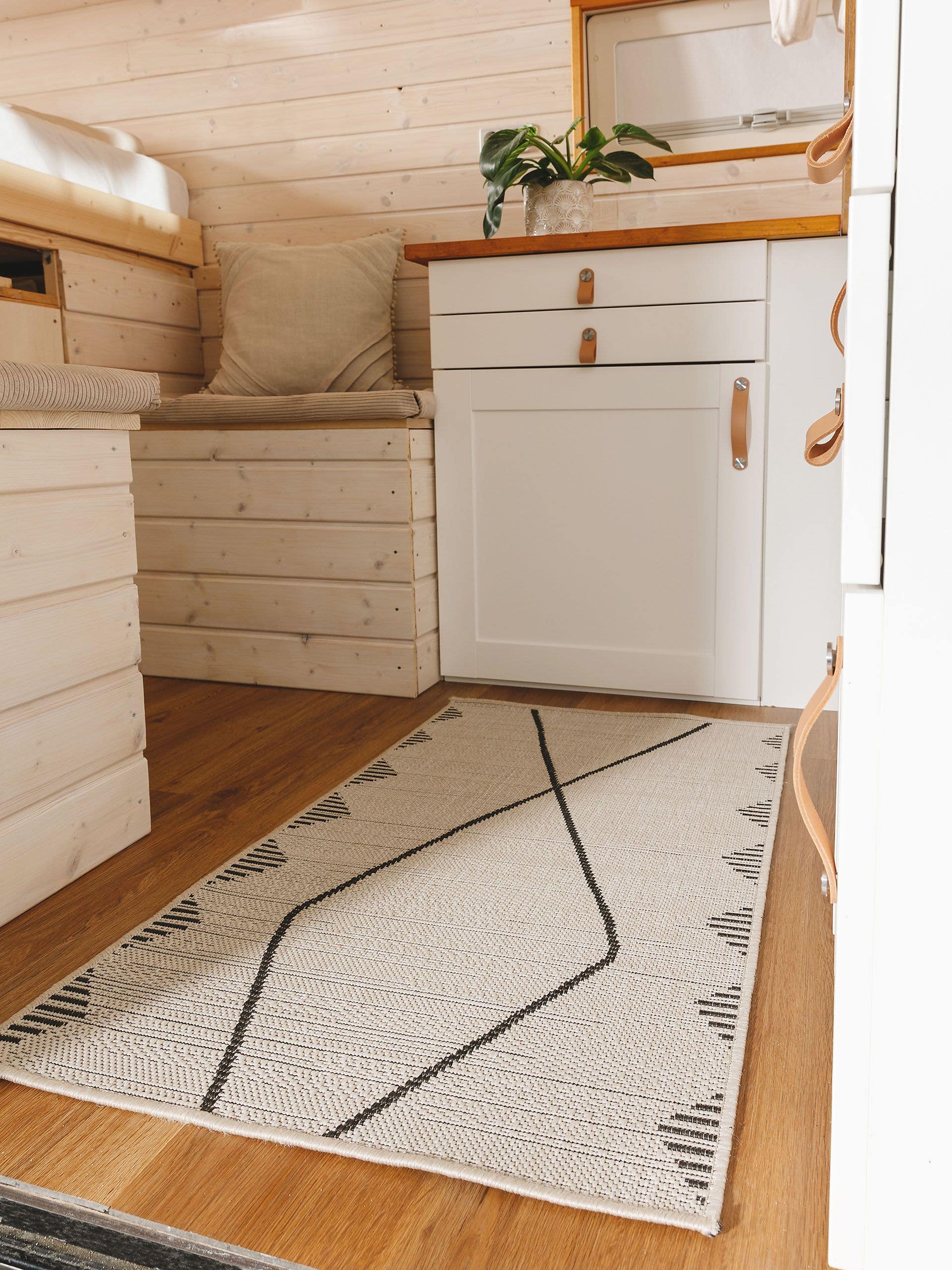 Rug made of 100% Polypropylene in Beige with a 1- 5 mm high pile by benuta Pop