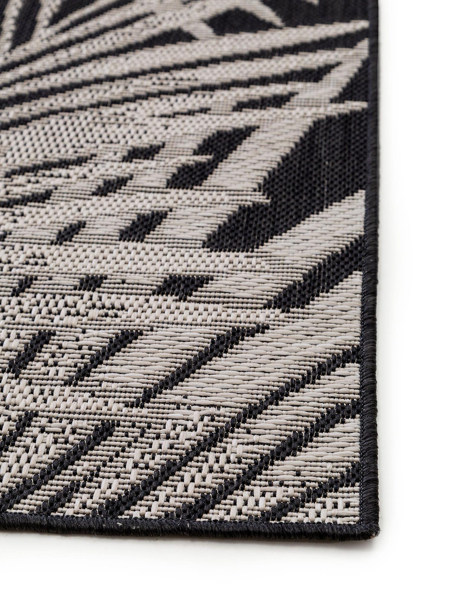 Teppich aus 100% Polypropylen in Schwarz/Weiß mit bis 5 mm hohem Flor von benuta Pop