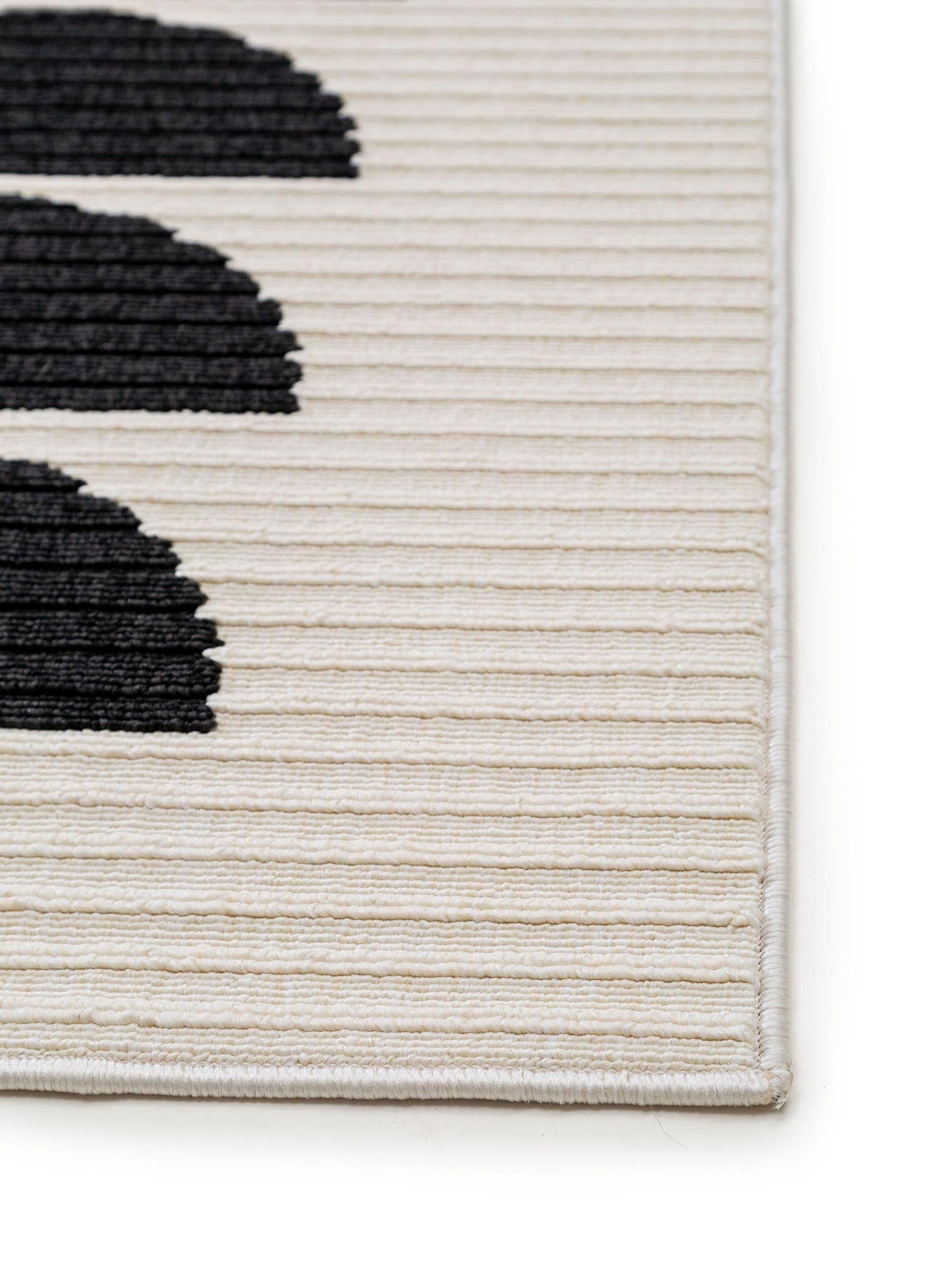 Rug made of 100% Polypropylene in Black/White with a 1- 5 mm high pile by benuta Pop