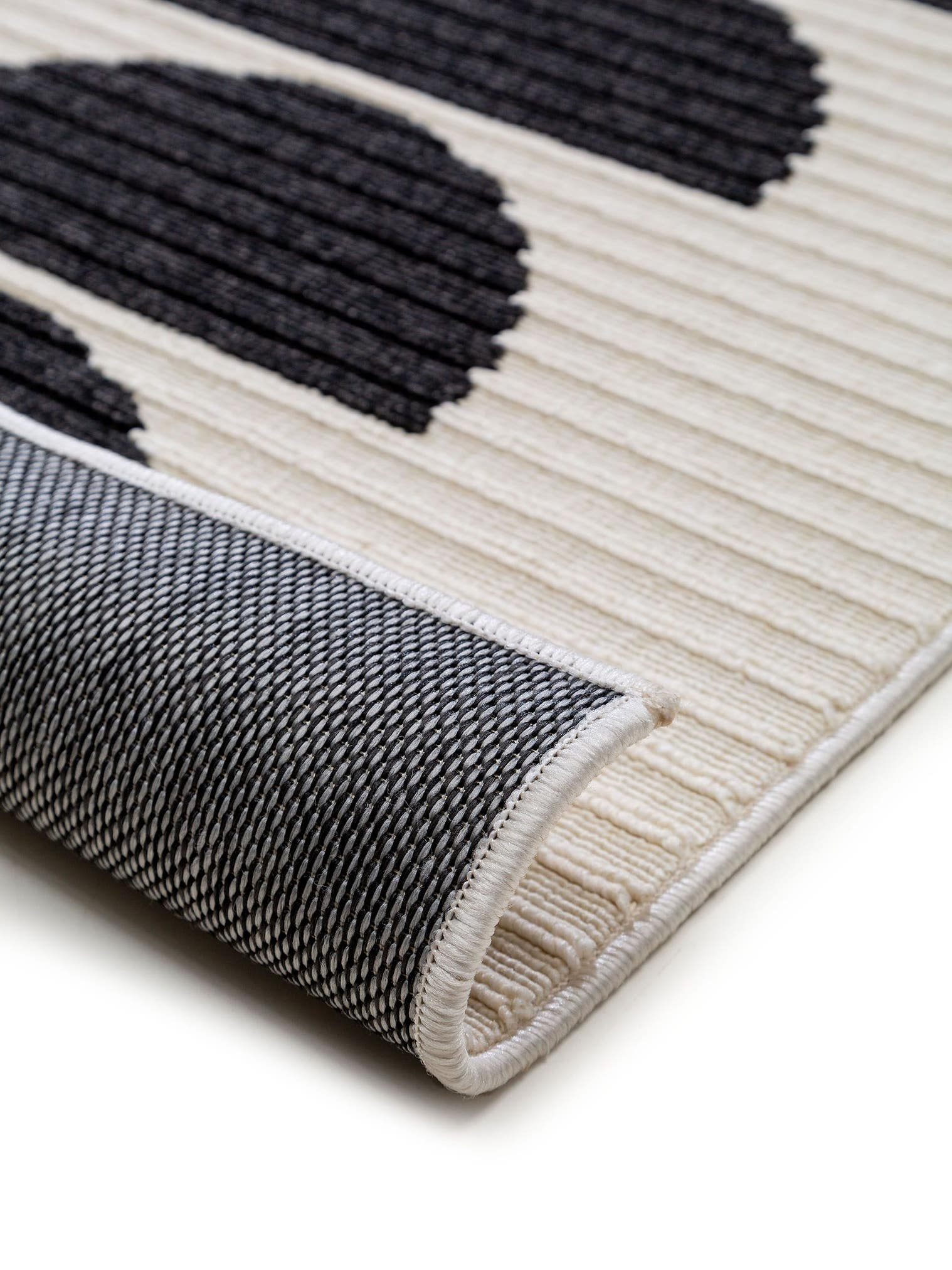 Rug made of 100% Polypropylene in Black/White with a 1- 5 mm high pile by benuta Pop