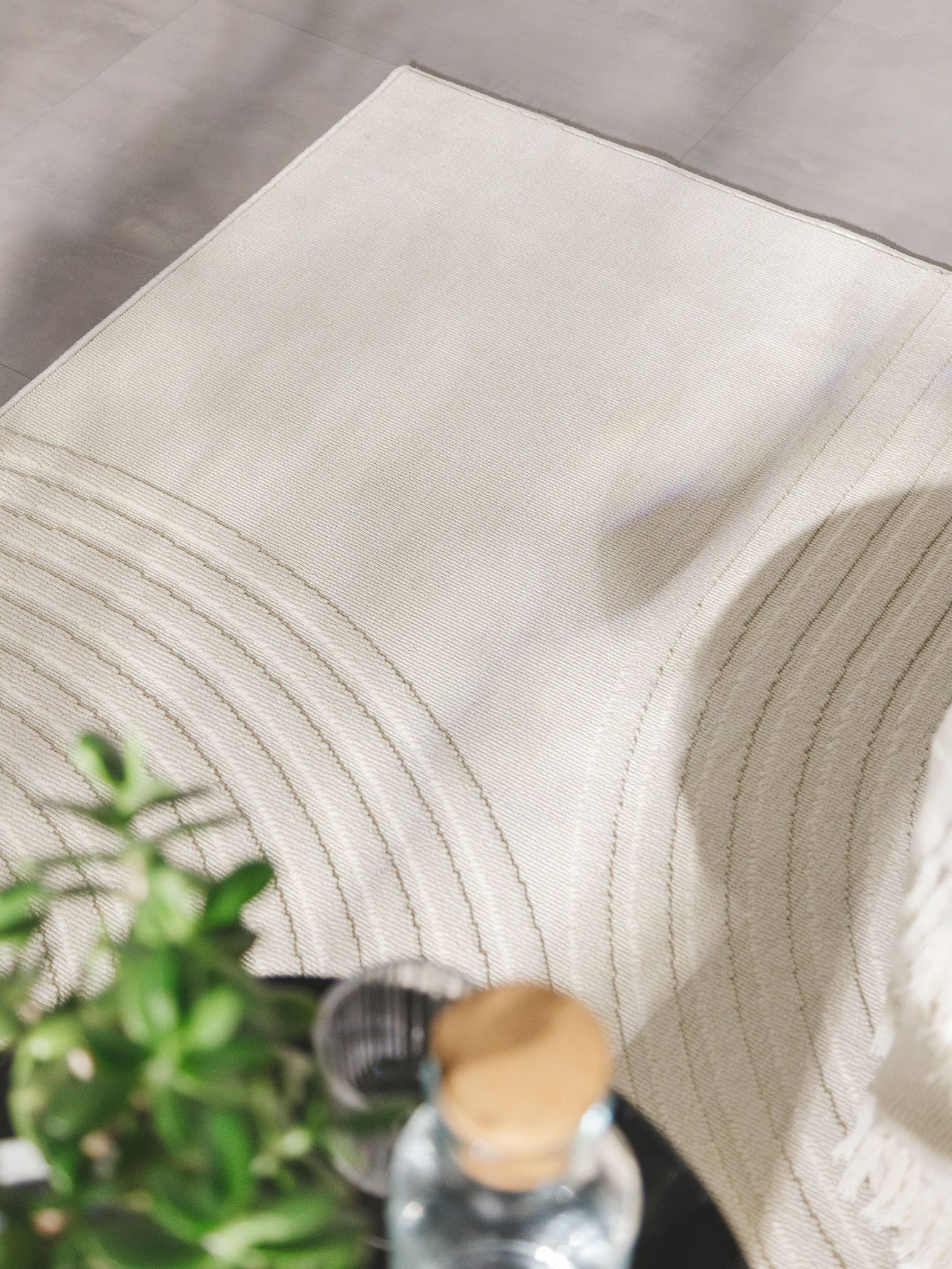 Teppich aus 100% Polypropylen in Weiß mit bis 5 mm hohem Flor von benuta Pop