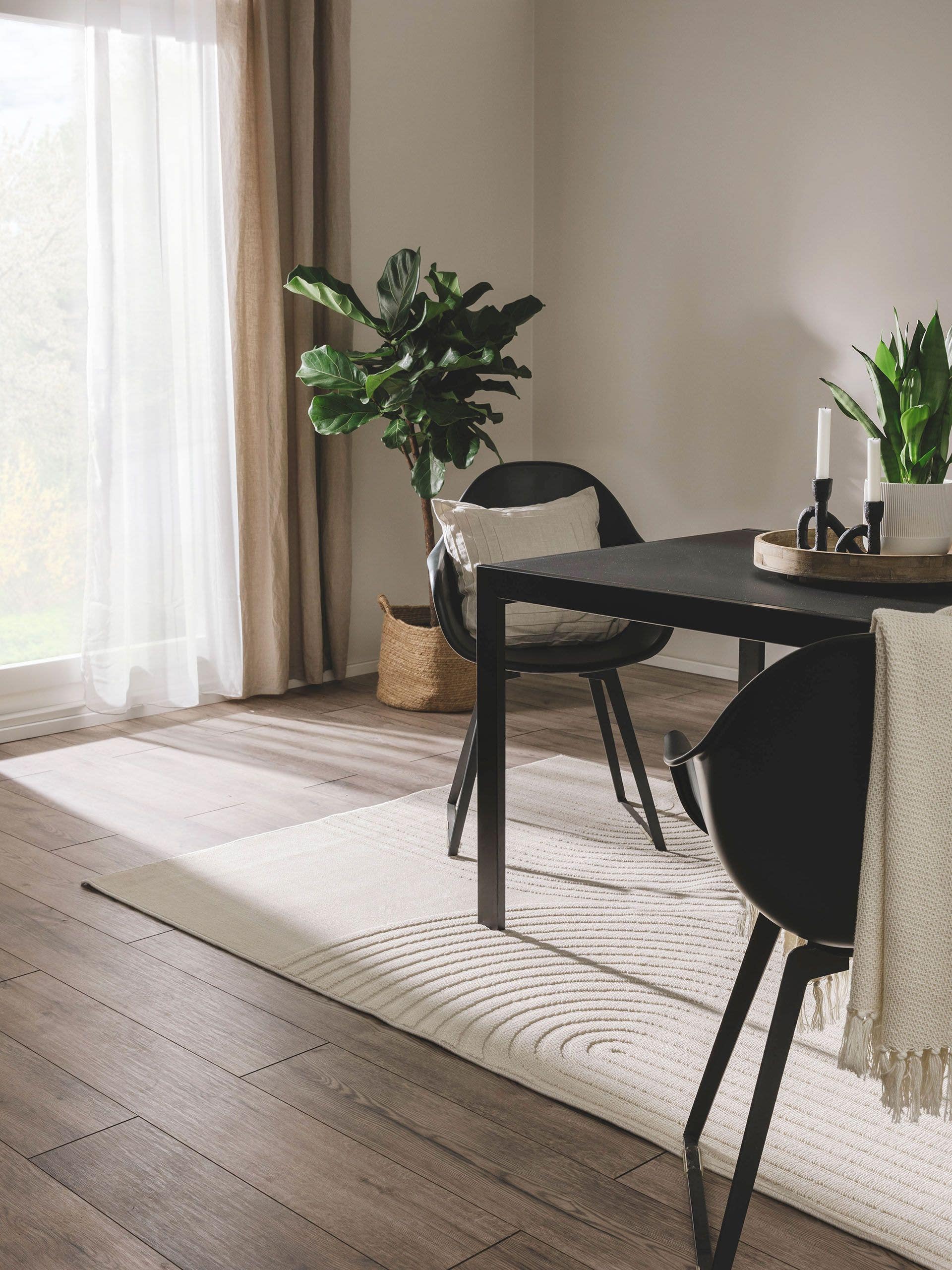 Matta av 100% Polypropylen i Vit med 1- 5 mm hög lugg från benuta Pop