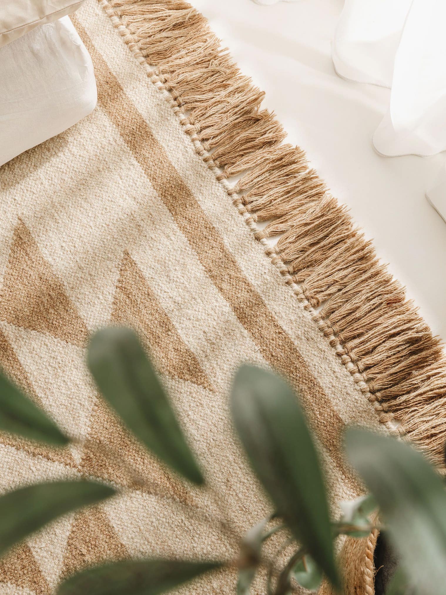 Teppich aus 80% Wolle, 20% Baumwolle in Beige mit bis 5 mm hohem Flor von benuta Pure