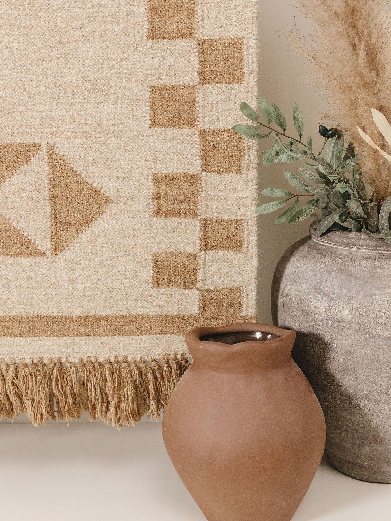 Teppich aus 80% Wolle, 20% Baumwolle in Beige mit bis 5 mm hohem Flor von benuta Pure