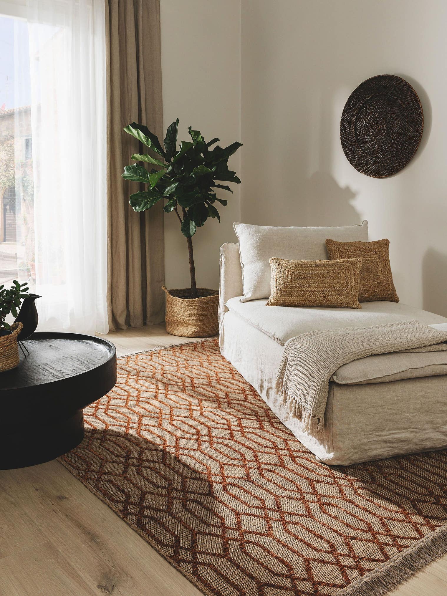 Tapis en 55% Coton (recycled), 30% Jute, 15% Polyester en Beige avec une pile de 1- 5 mm de hauteur de benuta Pure