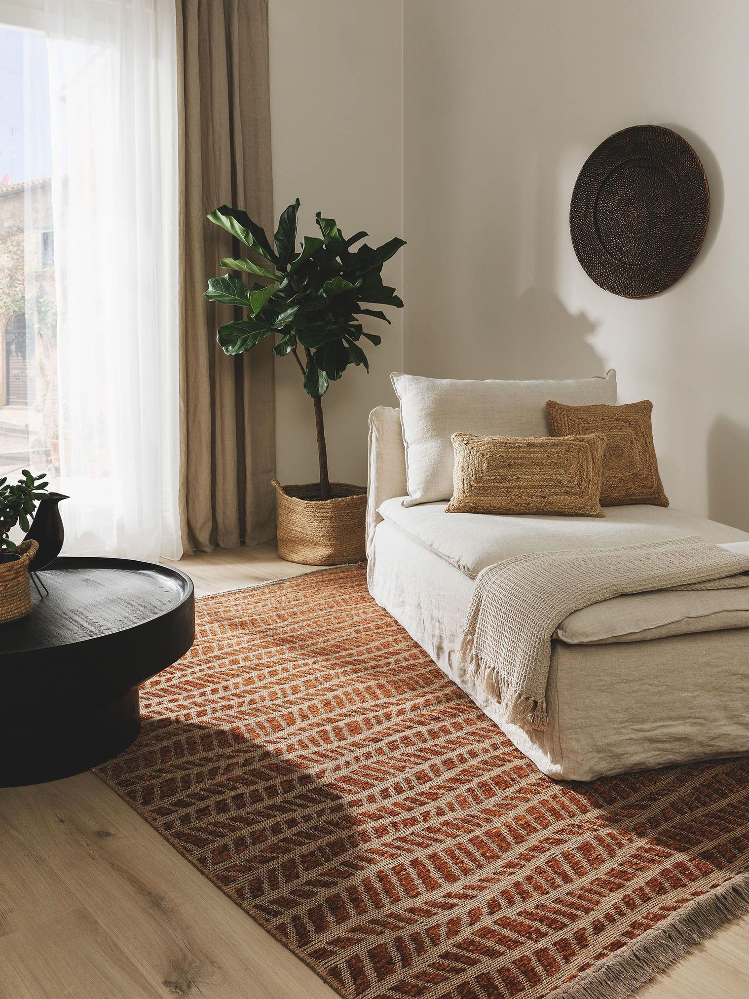 Tapis en 55% Coton (recycled), 30% Jute, 15% Polyester en Beige avec une pile de 1- 5 mm de hauteur de benuta Pure