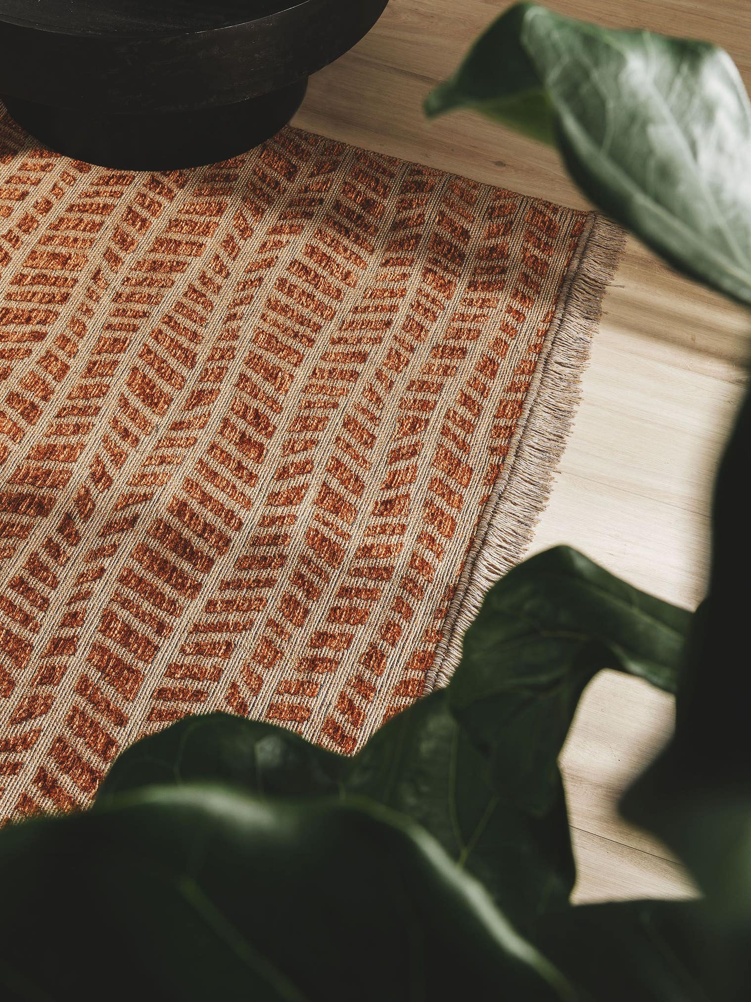 Tapis en 55% Coton (recycled), 30% Jute, 15% Polyester en Beige avec une pile de 1- 5 mm de hauteur de benuta Pure