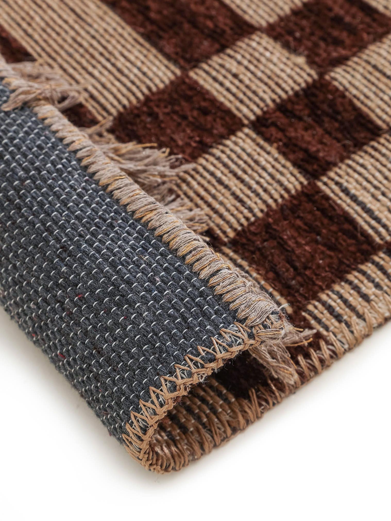 Teppich aus 55% Baumwolle (recycelt), 30% Jute, 15% Polyester in Braun mit bis 5 mm hohem Flor von benuta Pure