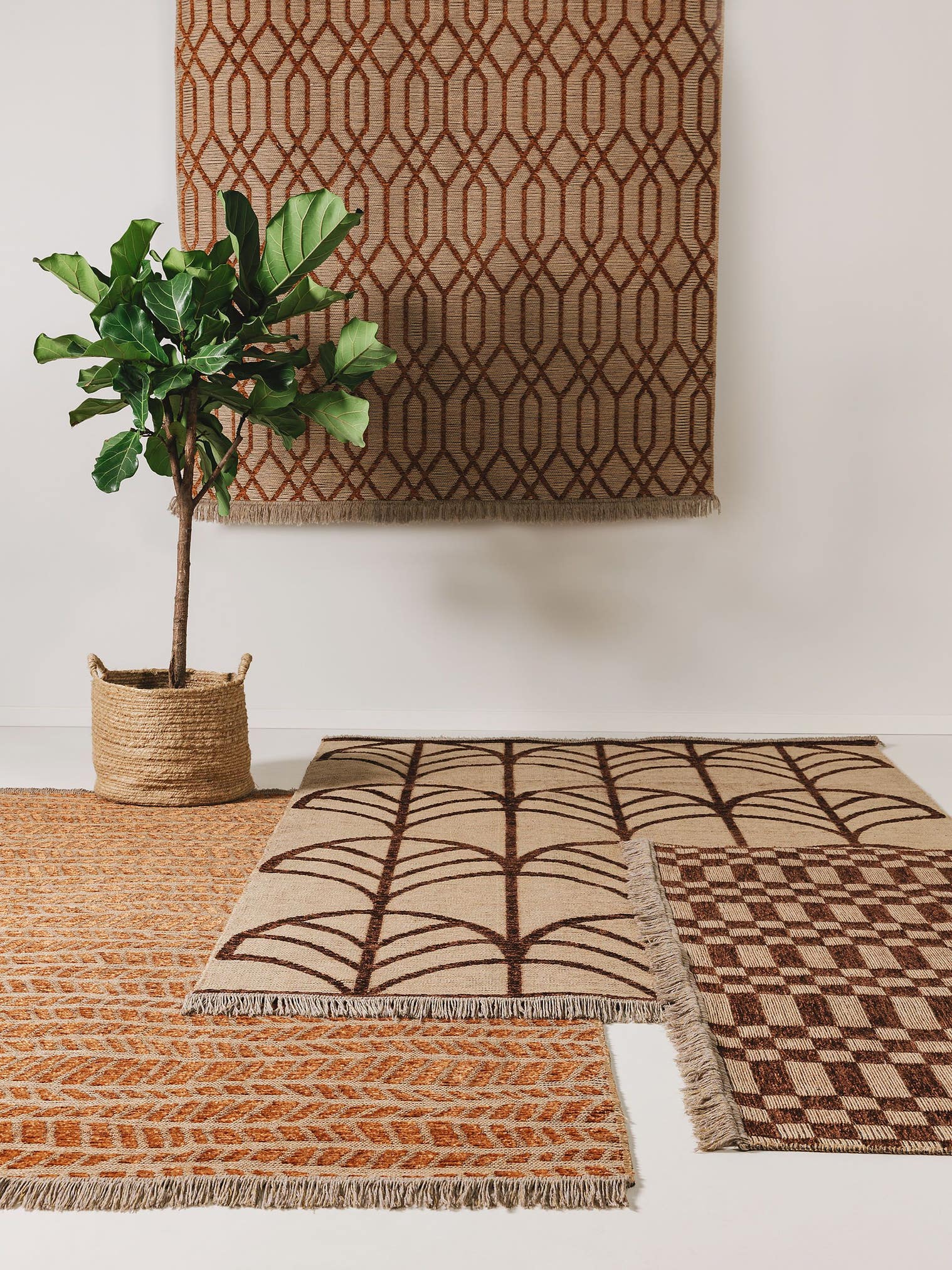 Teppich aus 55% Baumwolle (recycelt), 30% Jute, 15% Polyester in Braun mit bis 5 mm hohem Flor von benuta Pure