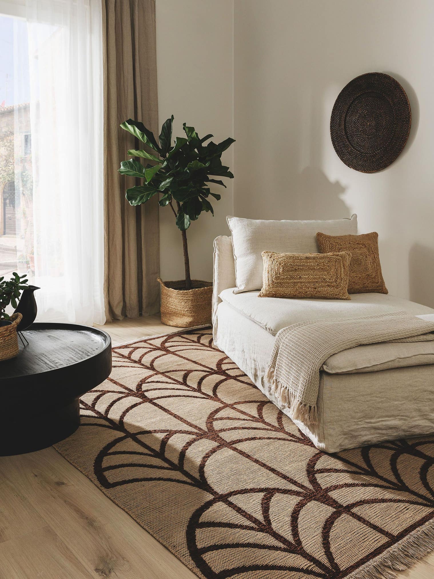 Matta av 55% Bomull (recycled), 30% Jute, 15% Polyester i Beige med 1- 5 mm hög lugg från benuta Pure