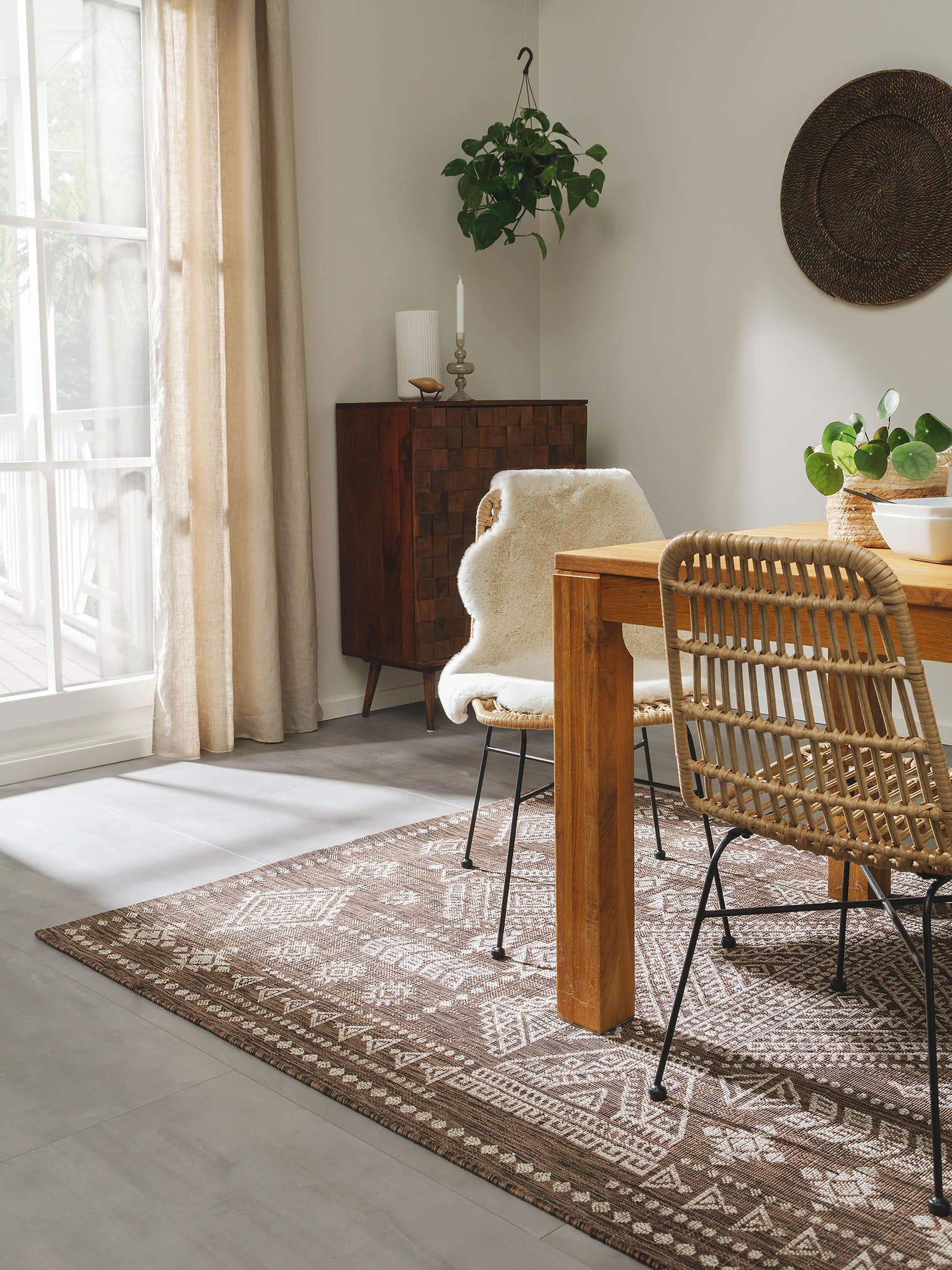 Teppich aus 100% Polypropylen in Braun mit bis 5 mm hohem Flor von benuta Pop