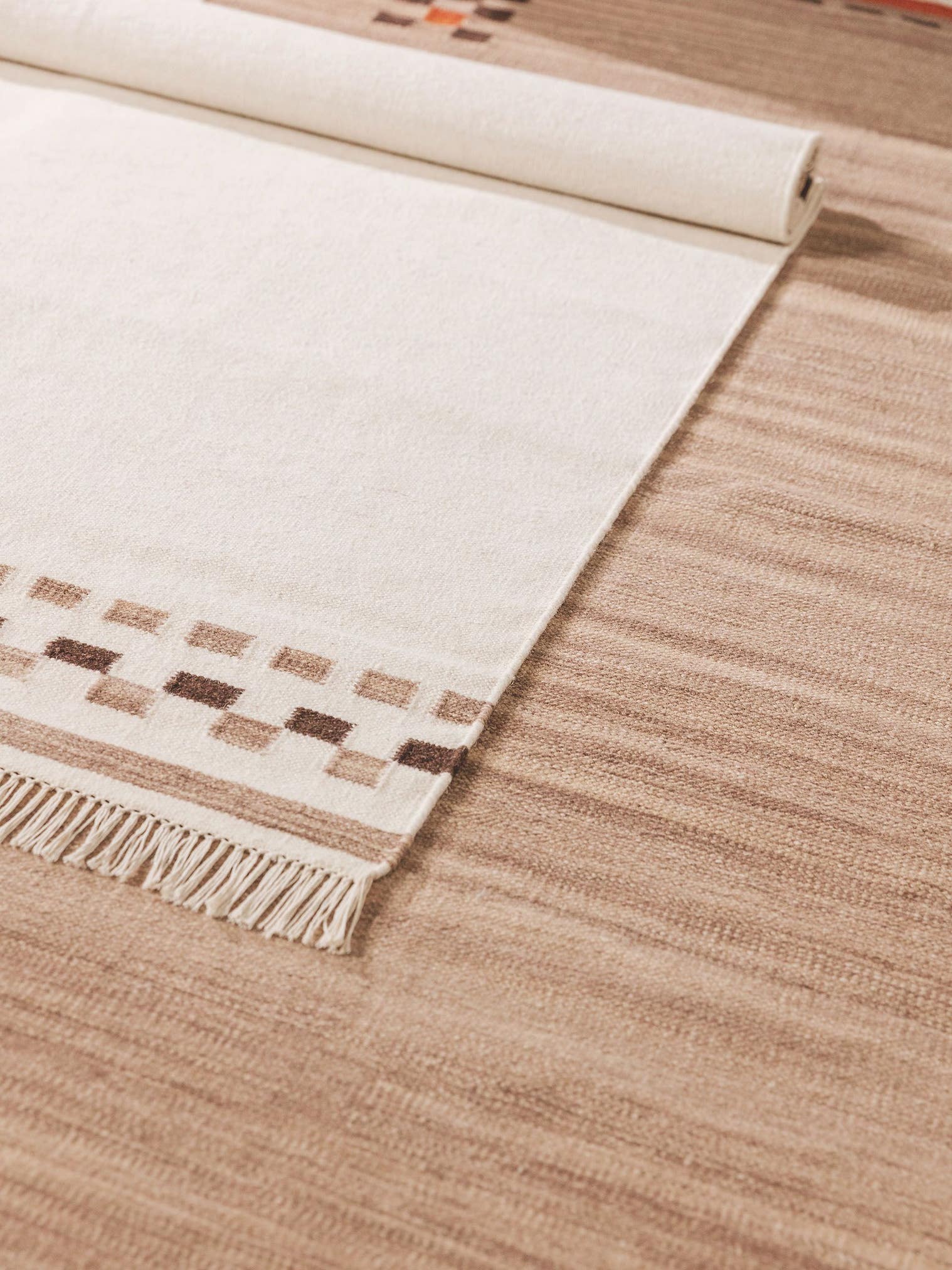 Koberec z 80 % vlna, 20 % bavlna v Bílá s vlasem výšky do 5 mm od benuta Pure