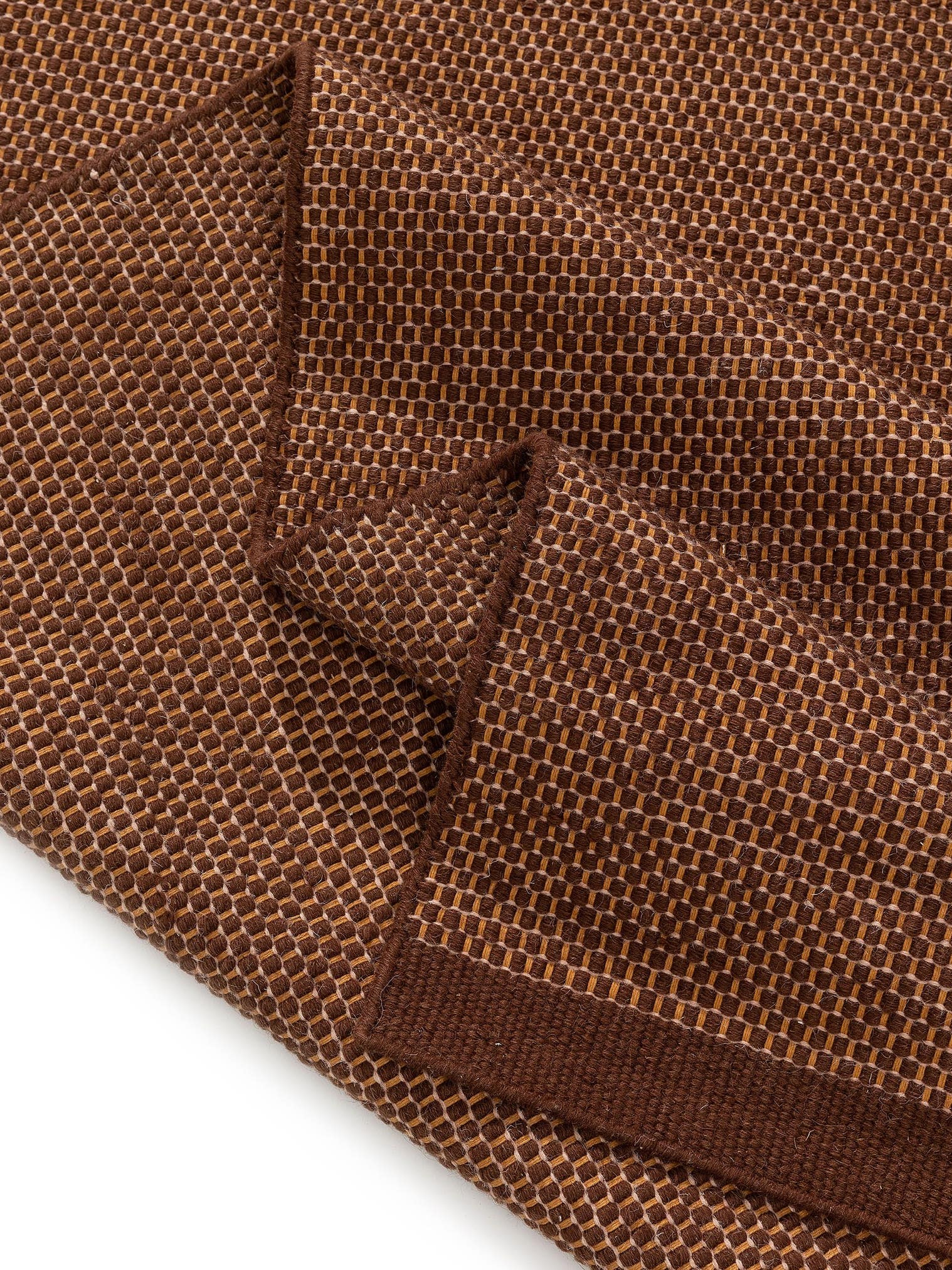 Teppich aus 80% Wolle, 20% Baumwolle in Braun mit bis 5 mm hohem Flor von benuta Pure