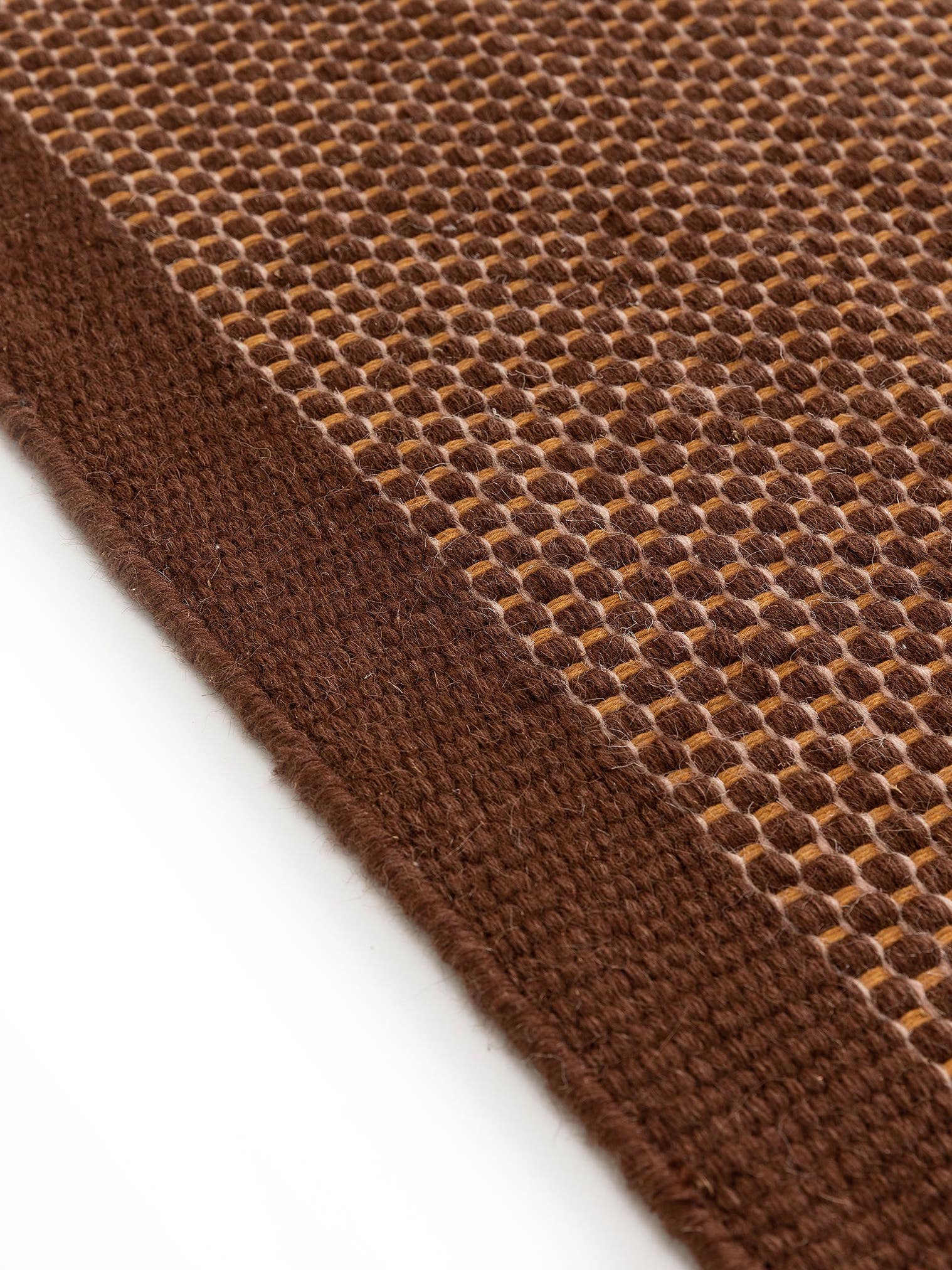 Teppich aus 80% Wolle, 20% Baumwolle in Braun mit bis 5 mm hohem Flor von benuta Pure