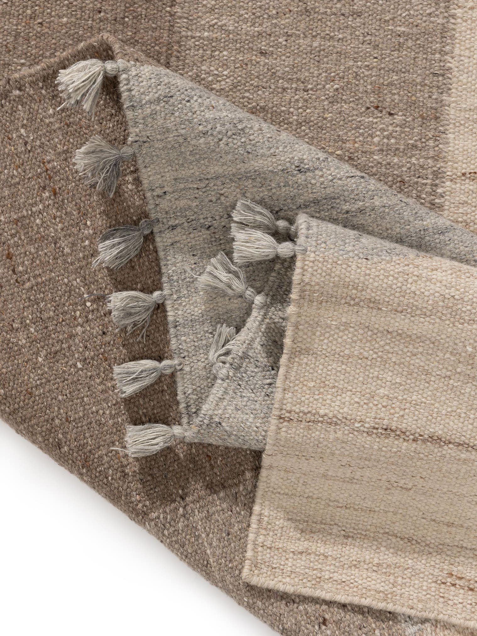 Teppich aus 80% Wolle, 20% Baumwolle in Grau mit bis 5 mm hohem Flor von benuta Pure