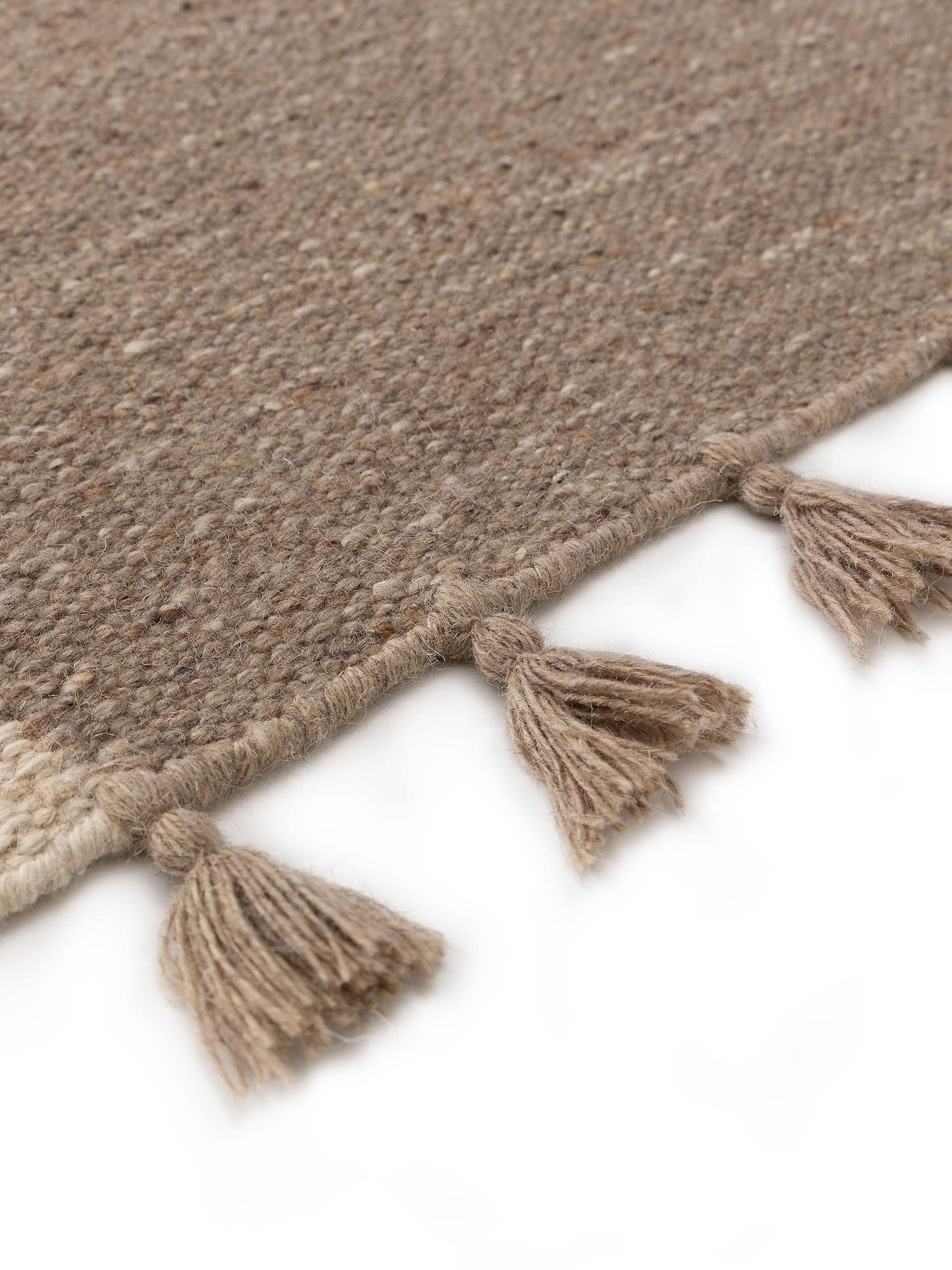 Teppich aus 80% Wolle, 20% Baumwolle in Grau mit bis 5 mm hohem Flor von benuta Pure