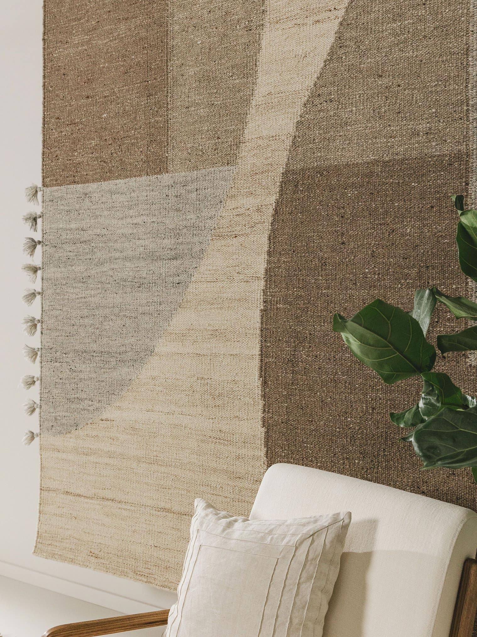 Teppich aus 80% Wolle, 20% Baumwolle in Grau mit bis 5 mm hohem Flor von benuta Pure