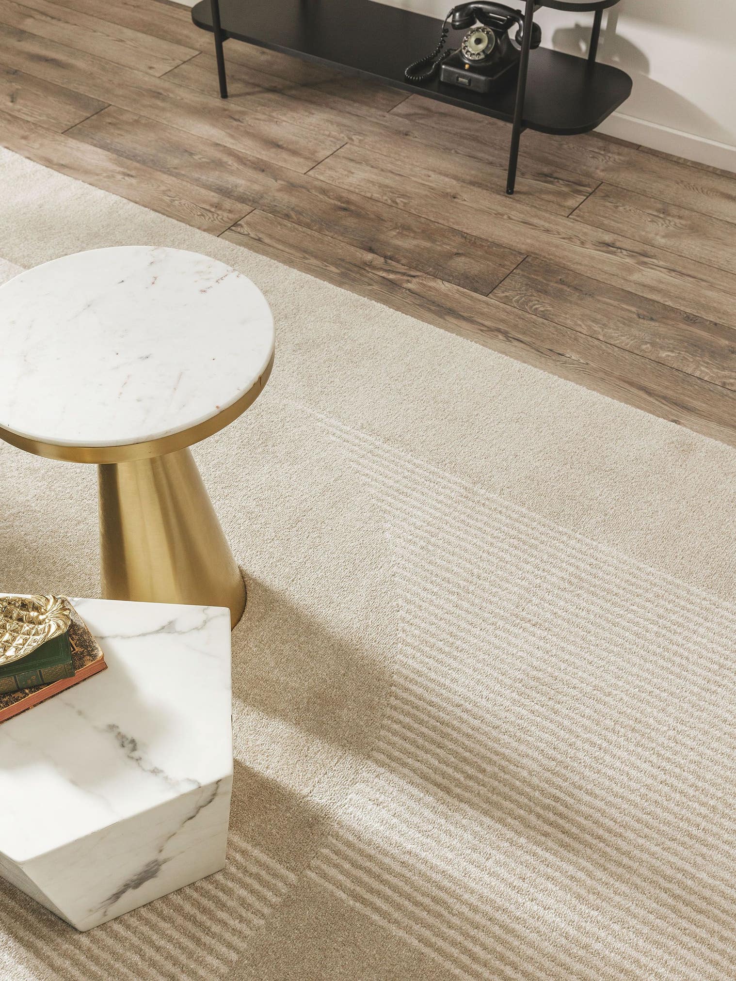 Teppe av 100 % polypropylen i Beige med 6 til 10 mm høy lugg fra benuta Pop