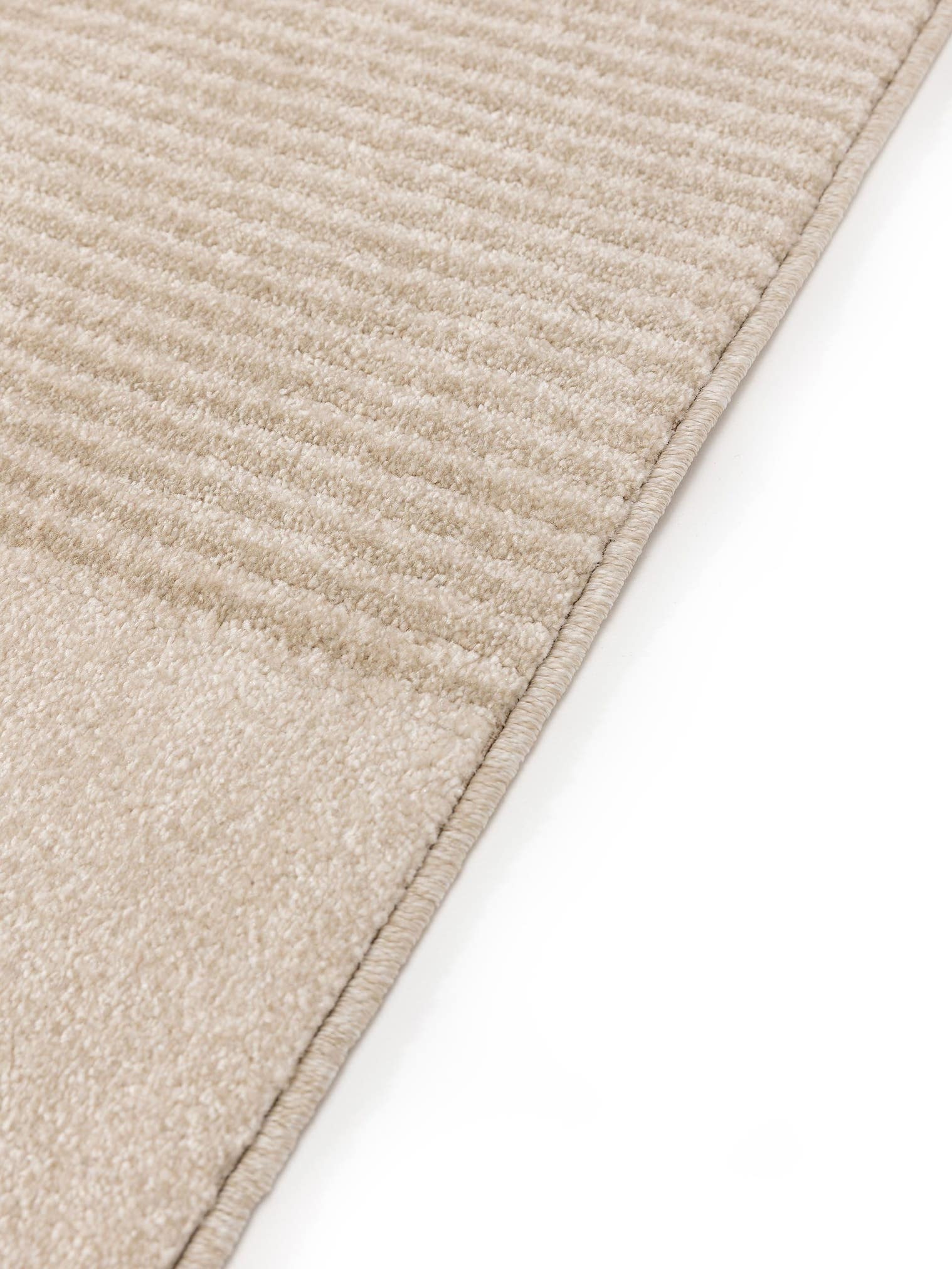 Teppe av 100 % polypropylen i Beige med 6 til 10 mm høy lugg fra benuta Pop