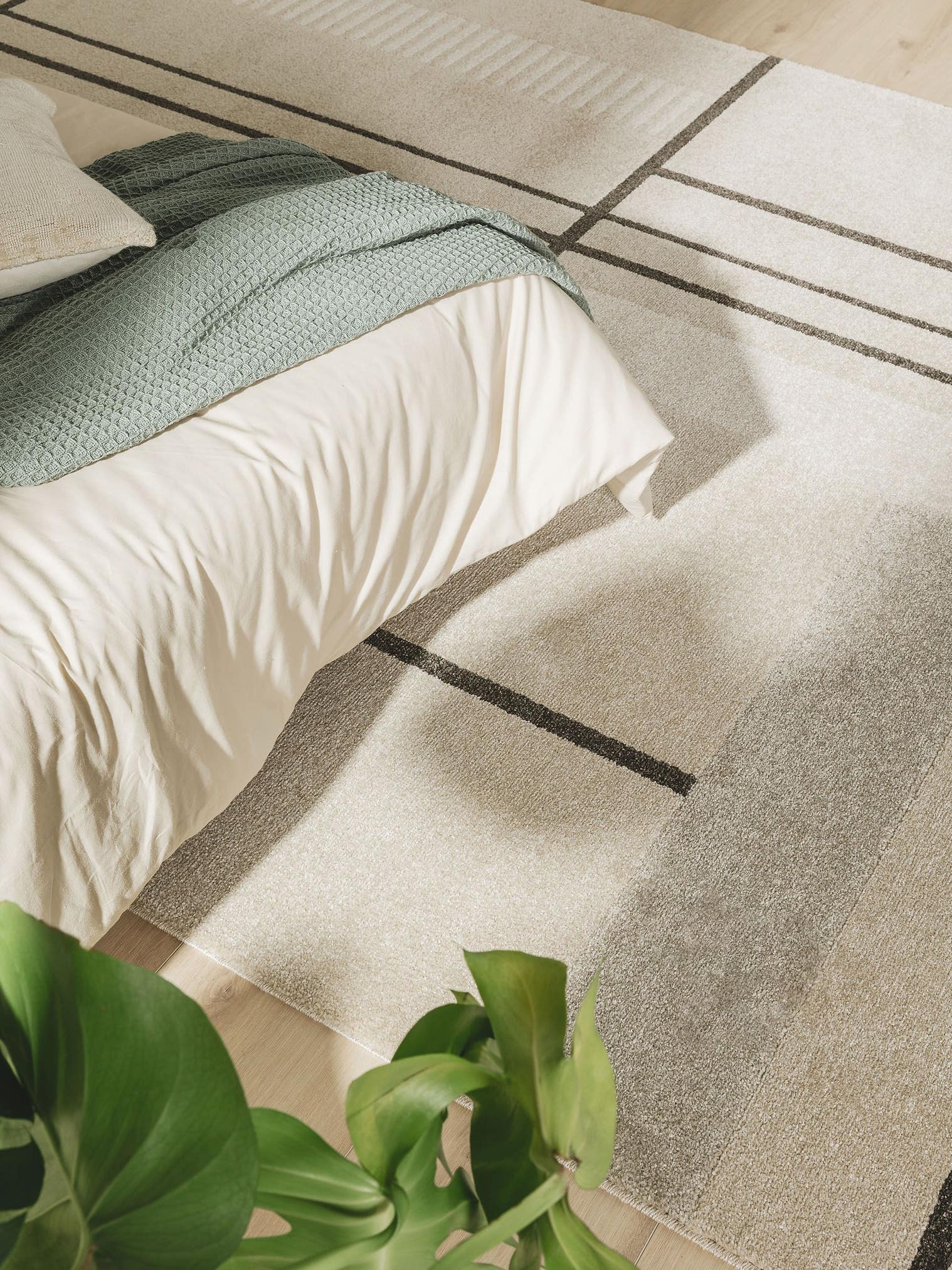 Teppich aus 100% Polypropylen in Schwarz/Weiß mit 6 bis 10 mm hohem Flor von benuta Pop