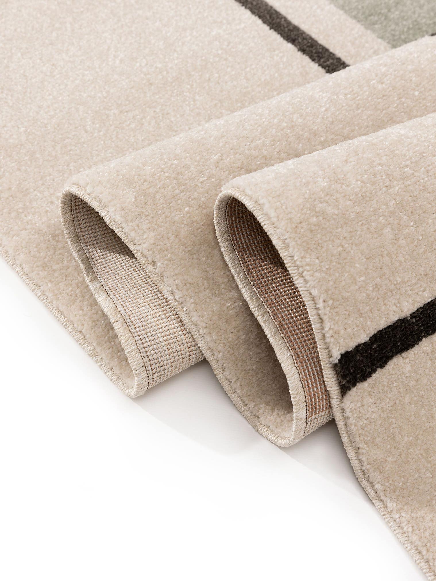 Teppich aus 100% Polypropylen in Schwarz/Weiß mit 6 bis 10 mm hohem Flor von benuta Pop