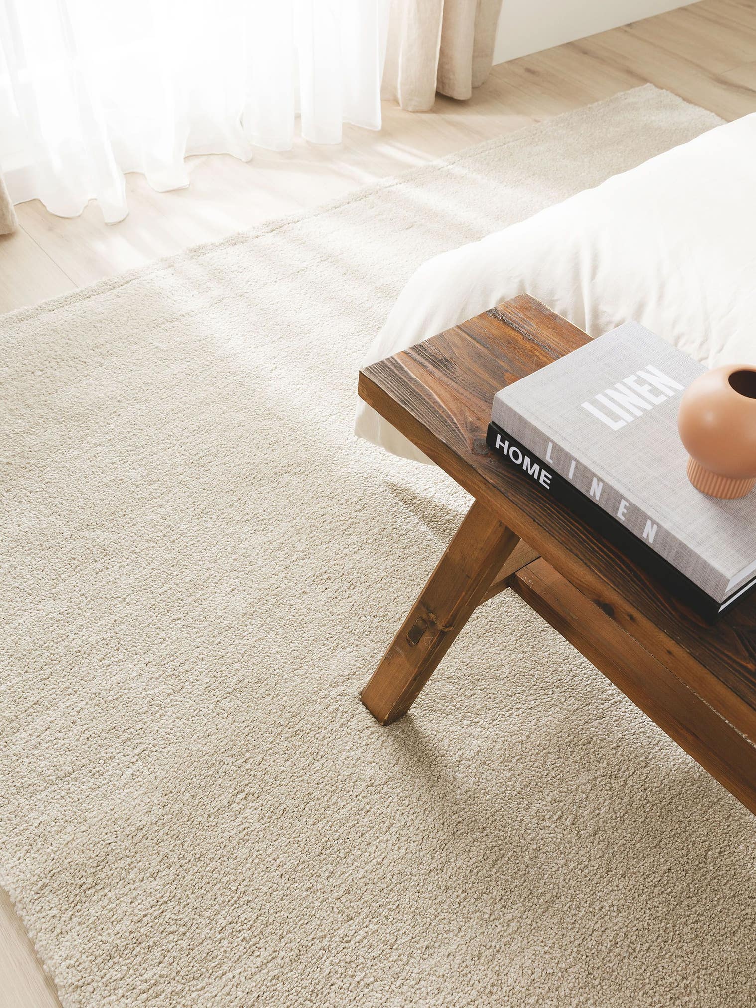 Matta av 100% Polypropylen i Beige med 21 - 30 mm hög lugg från benuta Nest