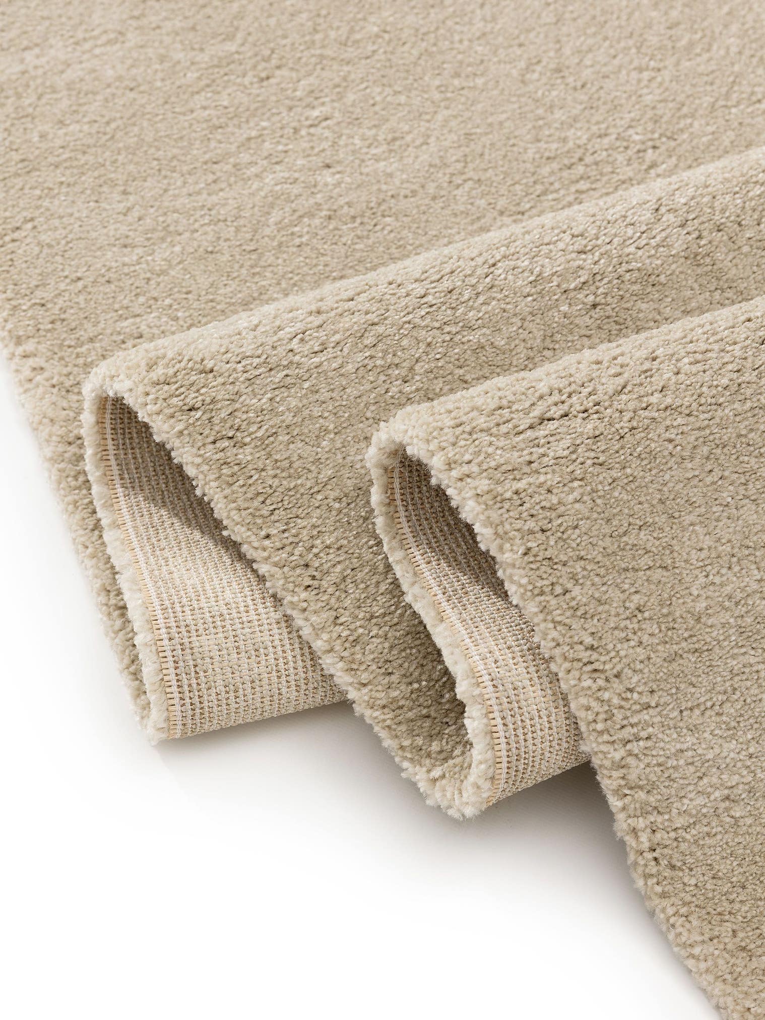 Matta av 100% Polypropylen i Beige med 21 - 30 mm hög lugg från benuta Nest