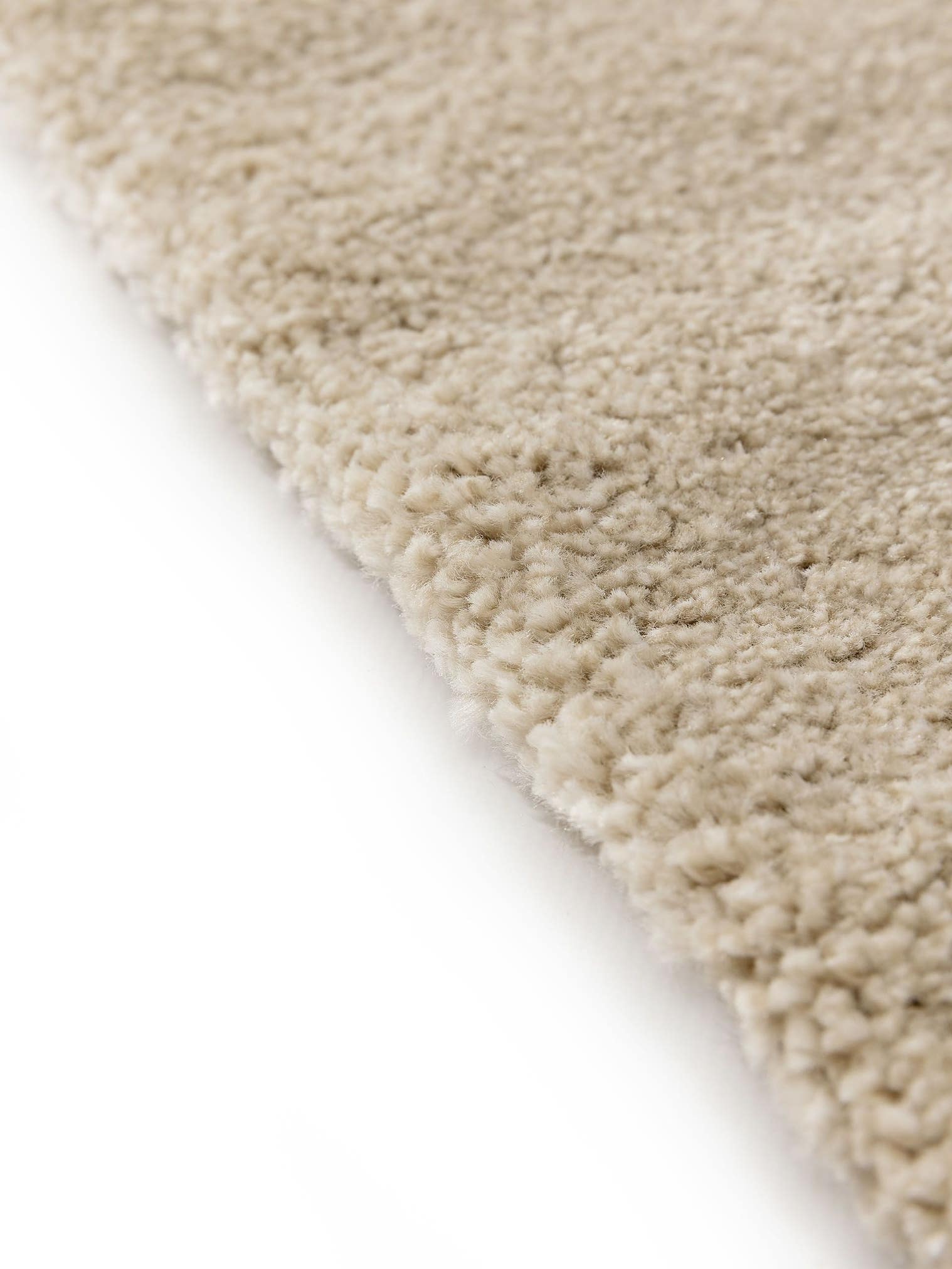 Matta av 100% Polypropylen i Beige med 21 - 30 mm hög lugg från benuta Nest