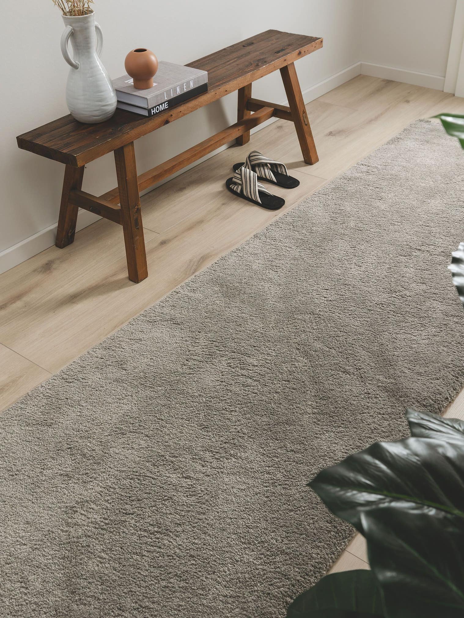 Teppich aus 100% Polypropylen in Grau mit 21 bis 30 mm hohem Flor von benuta Nest