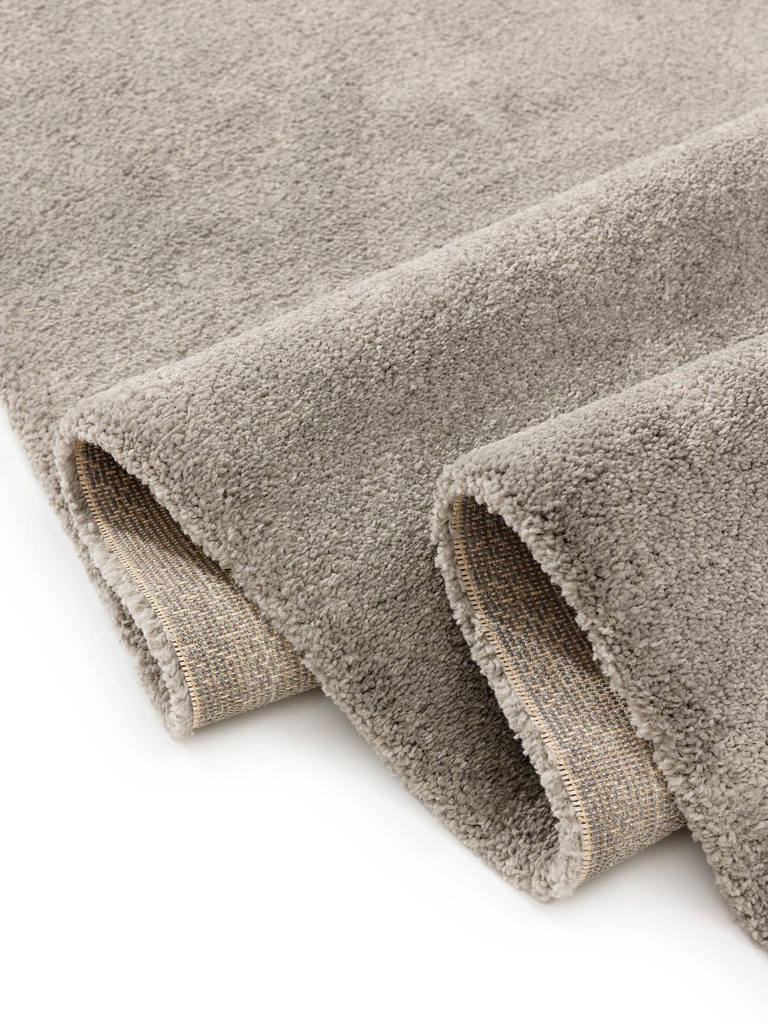 Teppich aus 100% Polypropylen in Grau mit 21 bis 30 mm hohem Flor von benuta Nest
