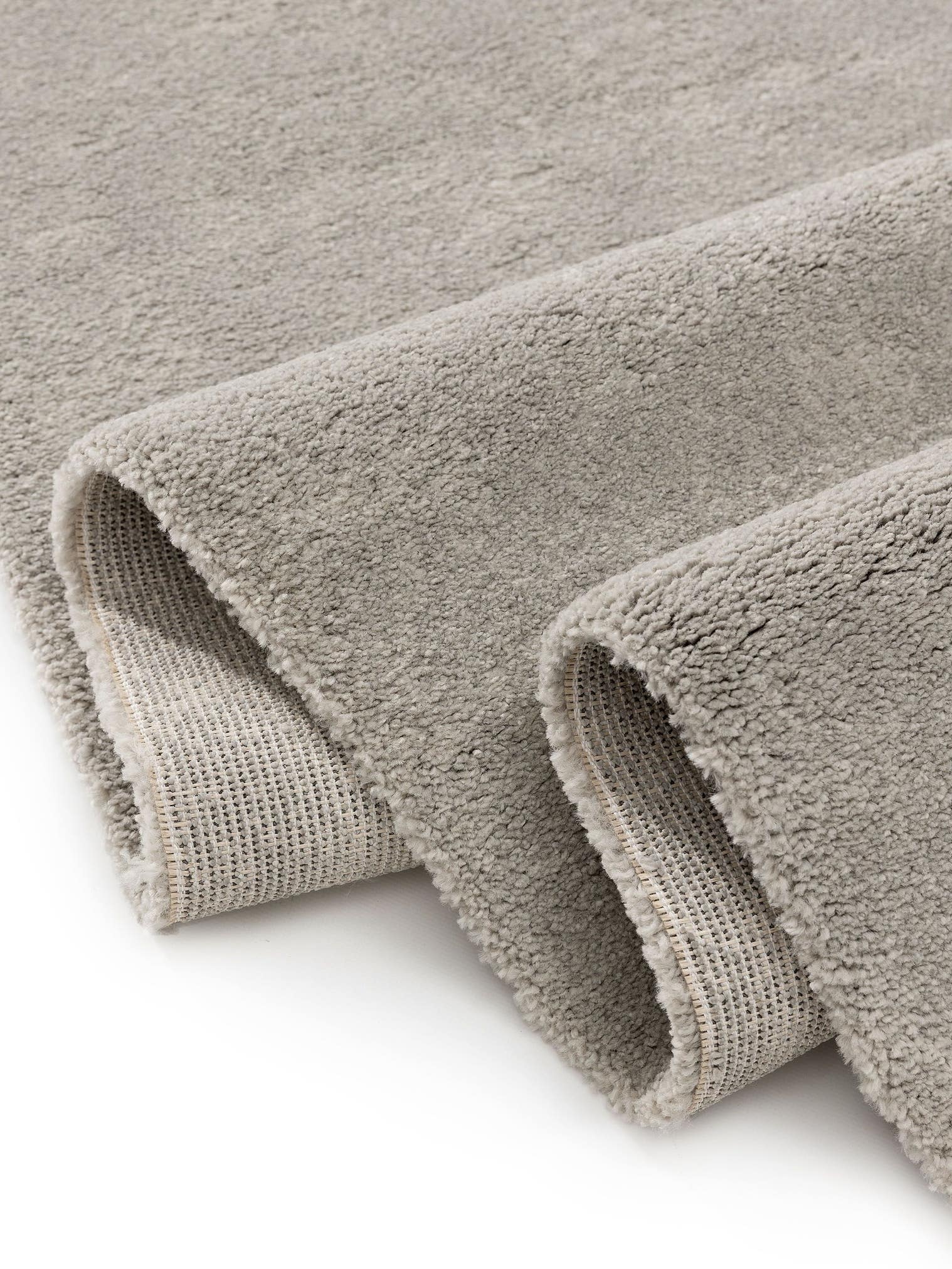 Teppich aus 100% Polypropylen in Grau mit 21 bis 30 mm hohem Flor von benuta Nest