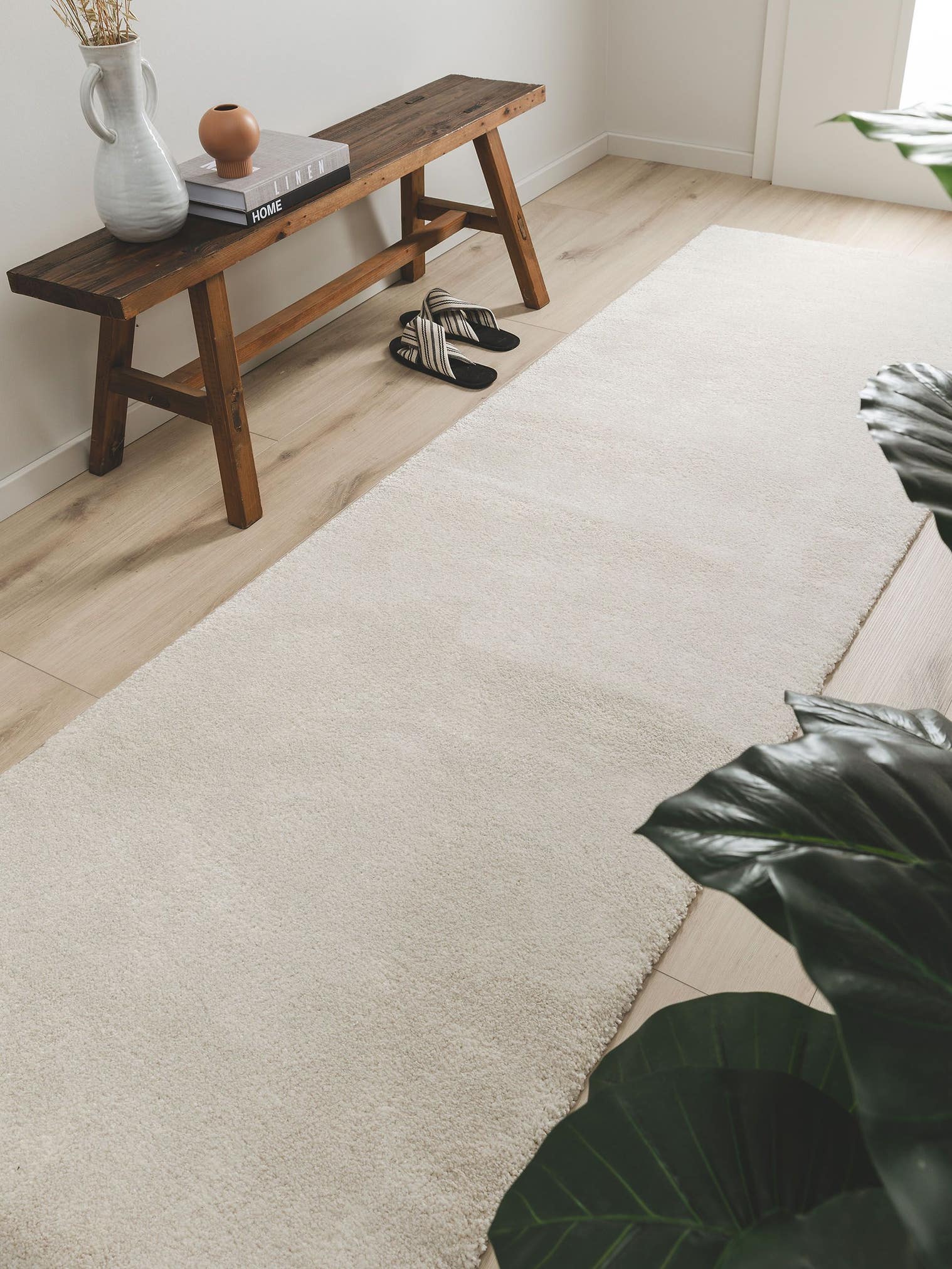 Teppich aus 100% Polypropylen in Beige mit 21 bis 30 mm hohem Flor von benuta Nest