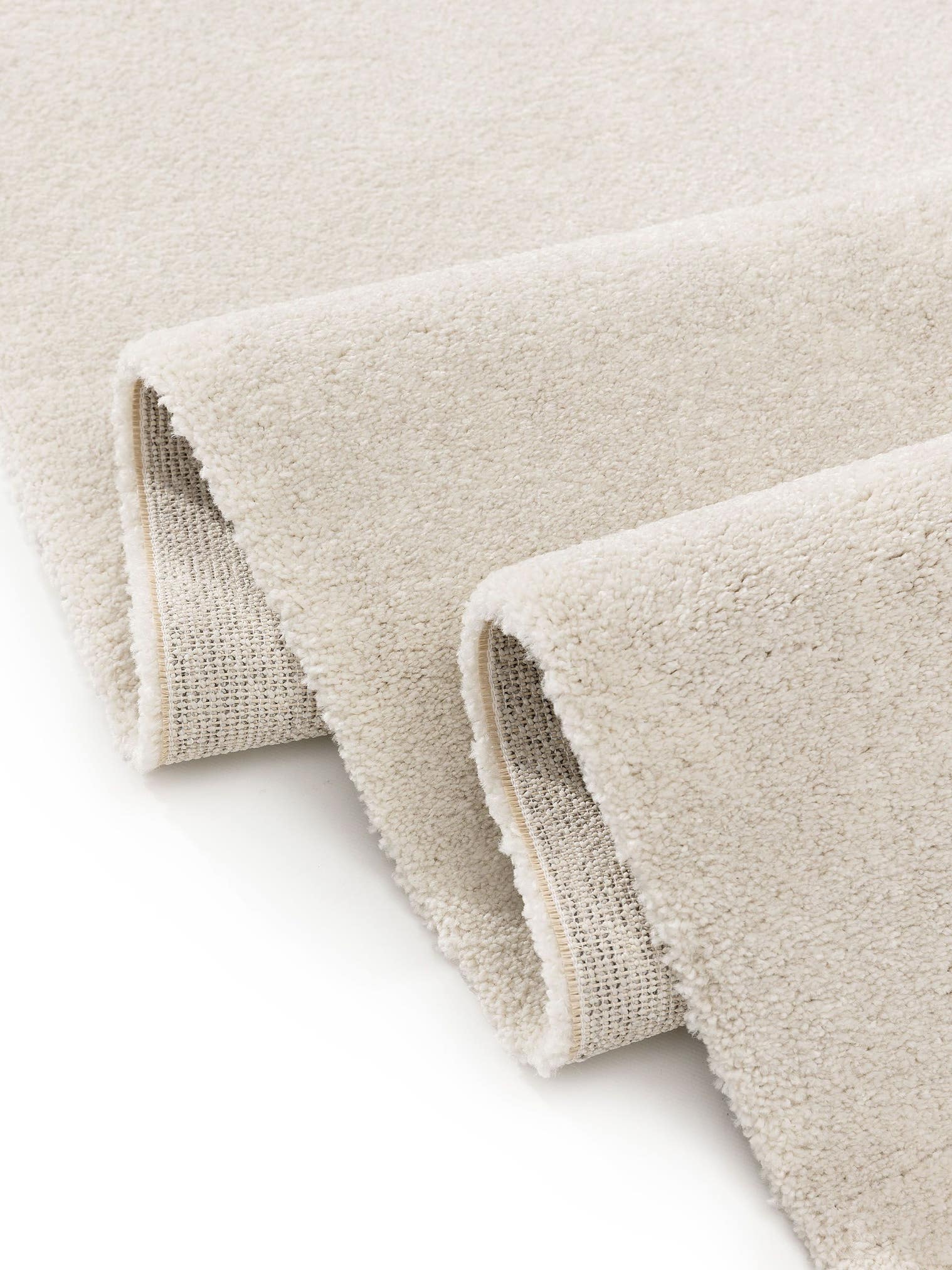 Teppich aus 100% Polypropylen in Beige mit 21 bis 30 mm hohem Flor von benuta Nest