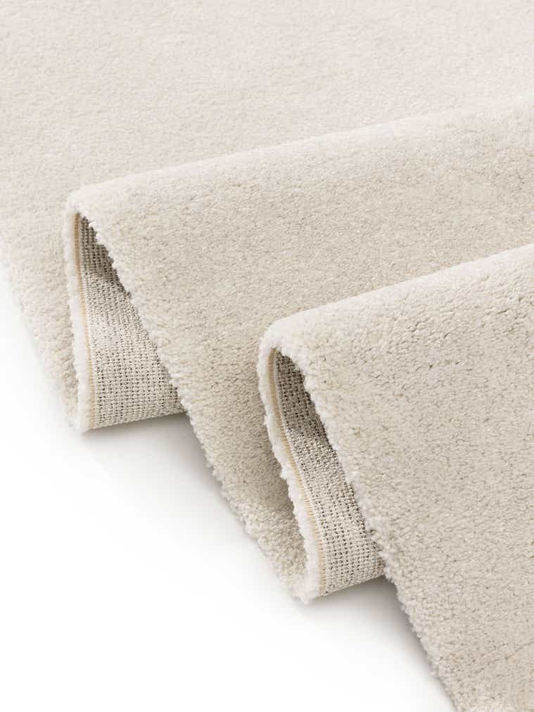 Rug made of 100% Polypropylene in Beige with a 21 - 30 mm high pile by benuta Nest