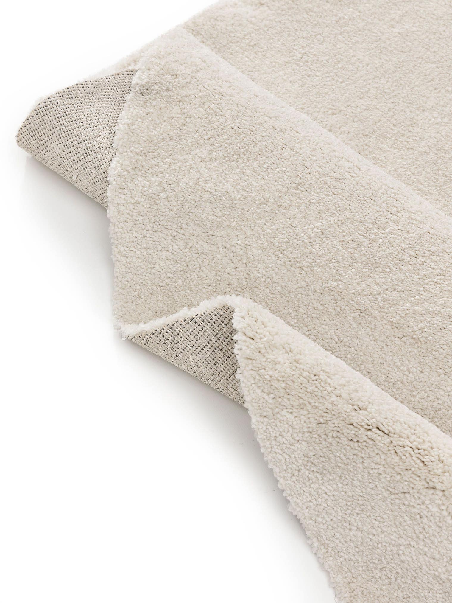 Tapete de 100% polipropileno em Branco com pelo de 21 a 30 mm de altura da benuta Nest