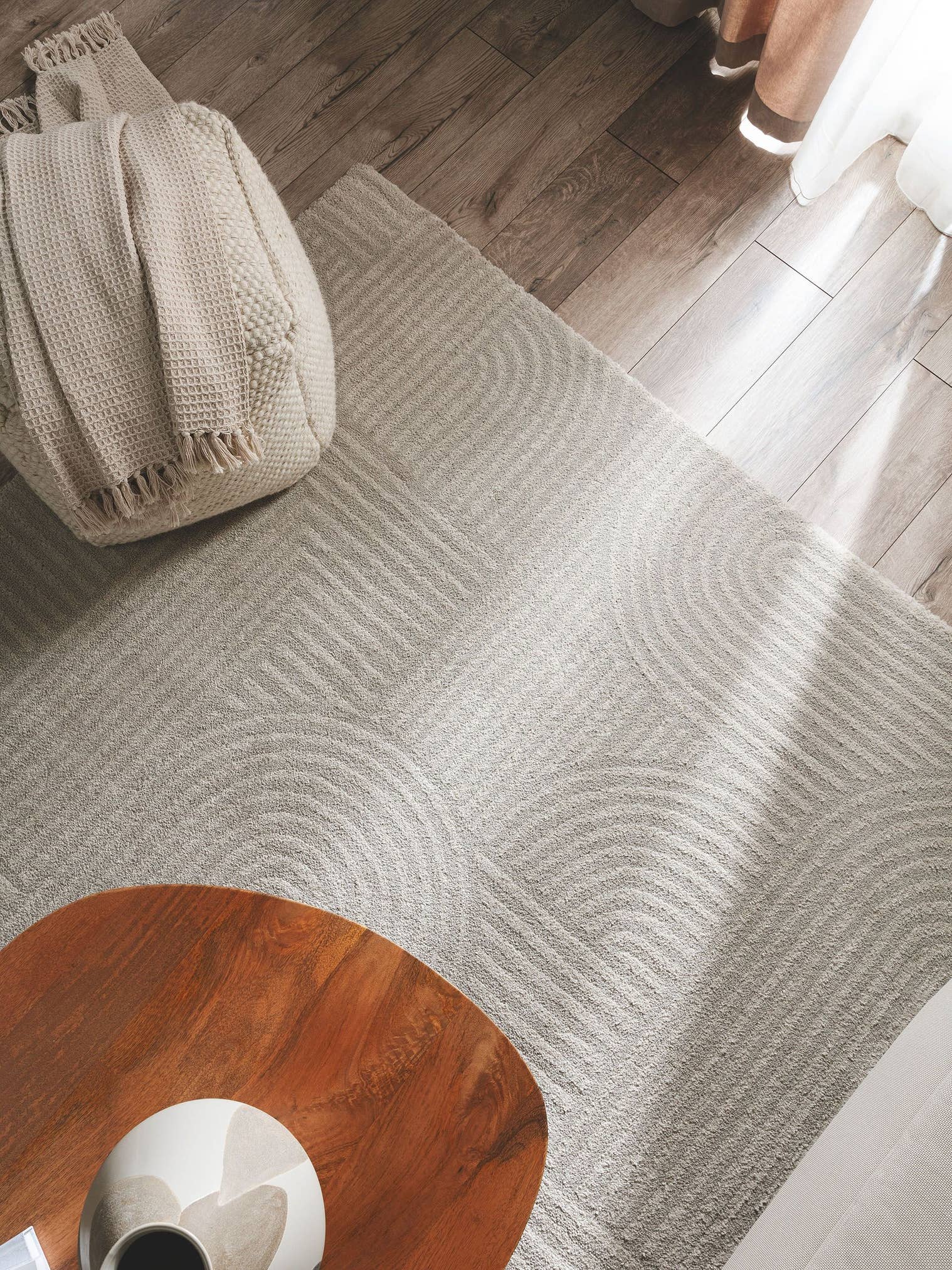 Teppich aus 100% Polypropylen in Grau mit 21 bis 30 mm hohem Flor von benuta Nest