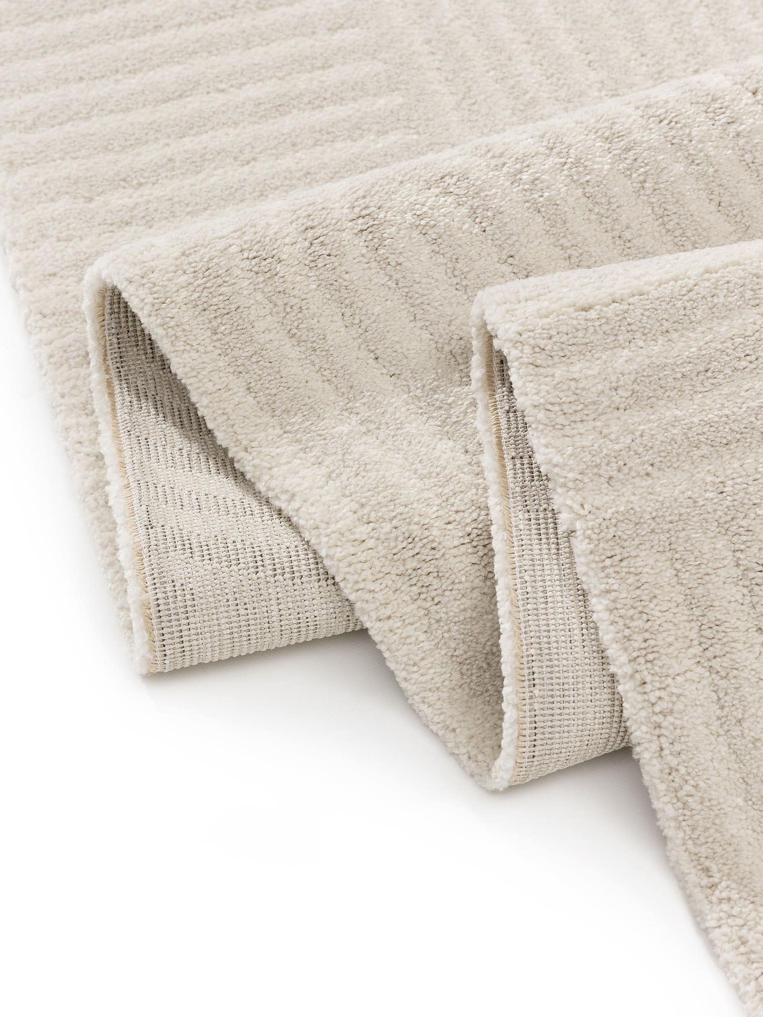 Teppich aus 100% Polypropylen in Weiß mit 21 bis 30 mm hohem Flor von benuta Nest