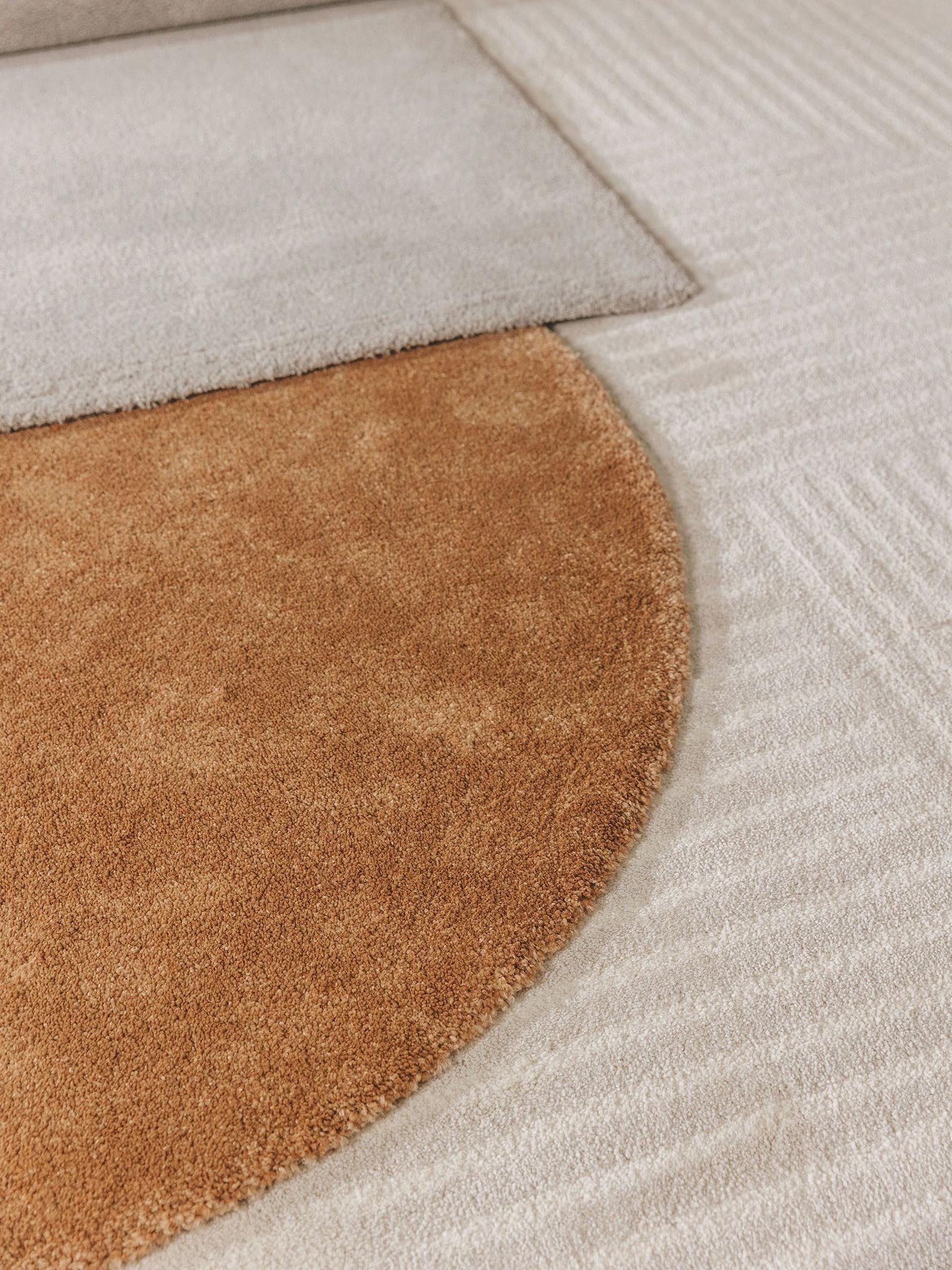 Teppich aus 100% Polypropylen in Weiß mit 21 bis 30 mm hohem Flor von benuta Nest