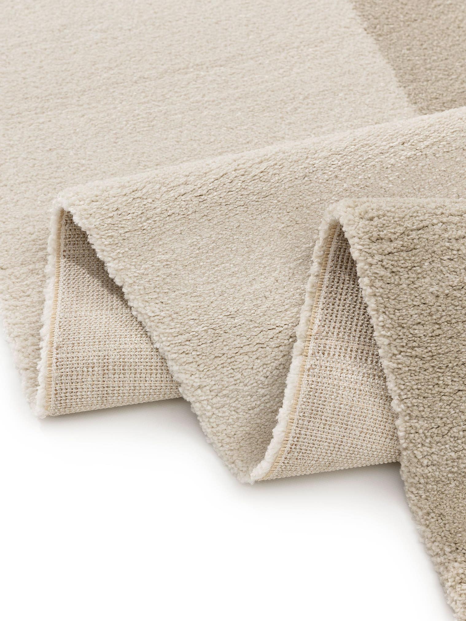 Teppich aus 100% Polypropylen in Beige mit 21 bis 30 mm hohem Flor von benuta Nest