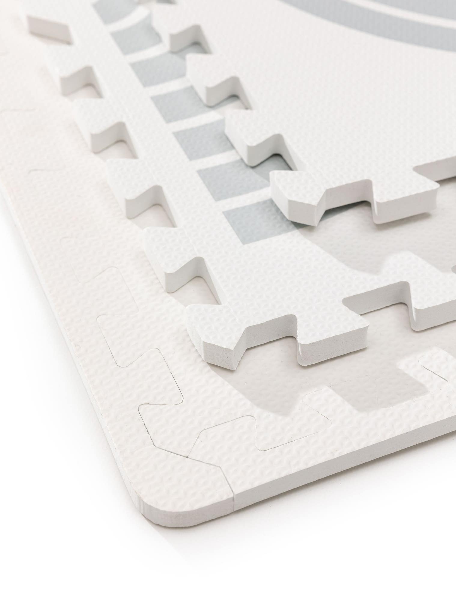 Skumlegegulv Archie Cremehvid/Grå i KidsDesign-design lavet af 100% EVA foam fra Lytte