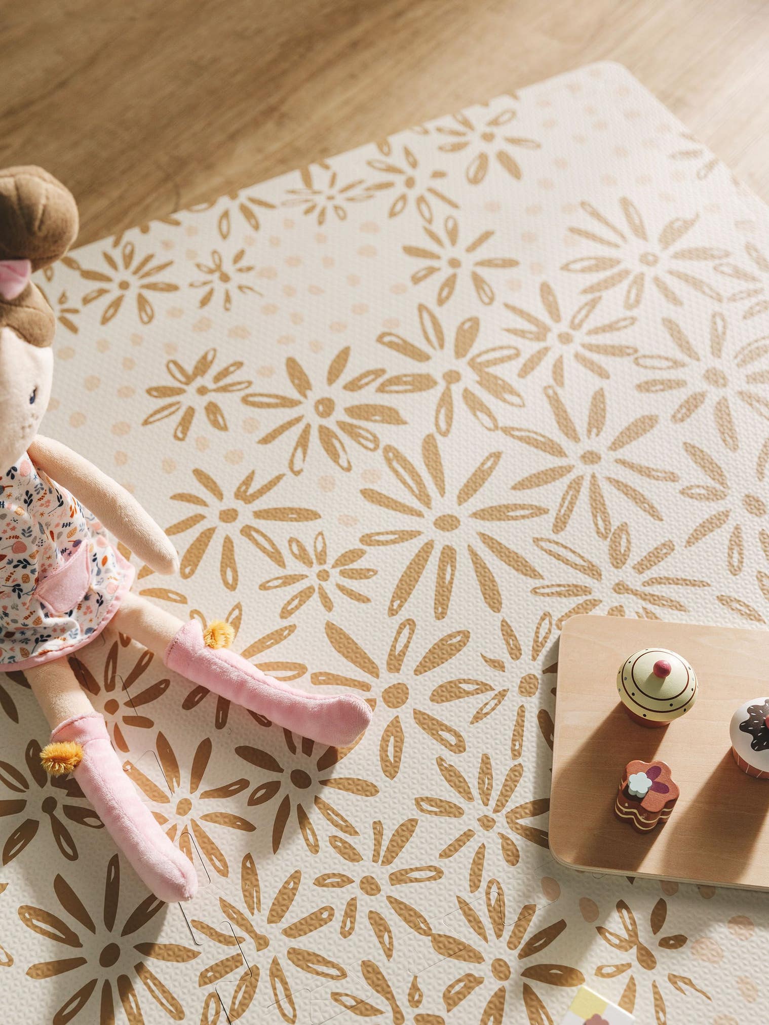 Spielmatte Daisy Beige im Design Botanicals&Florals aus 100% EVA-Schaumstoff von Lytte