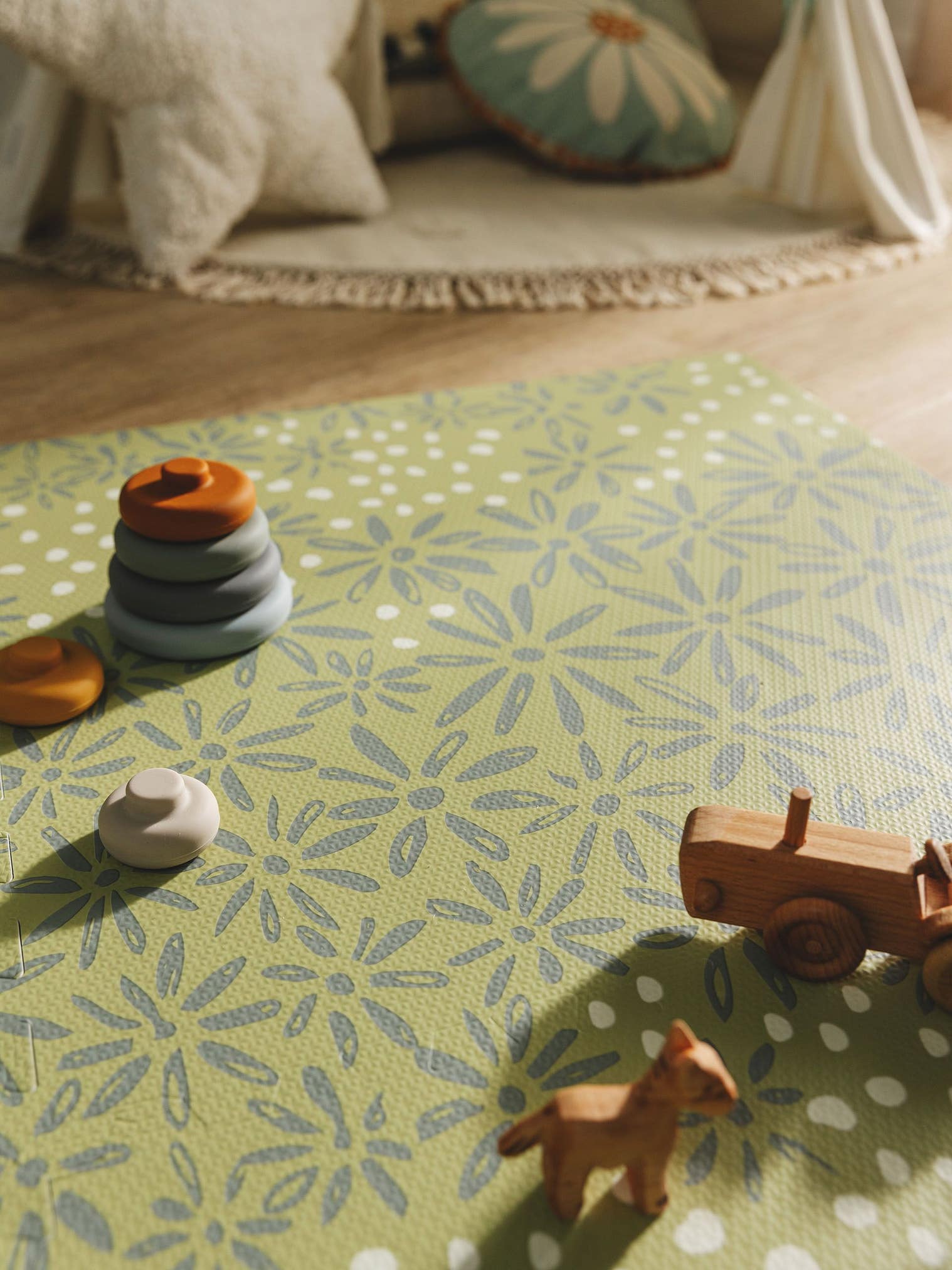 Spielmatte Daisy Grün im Design Botanicals&Florals aus 100% EVA-Schaumstoff von Lytte