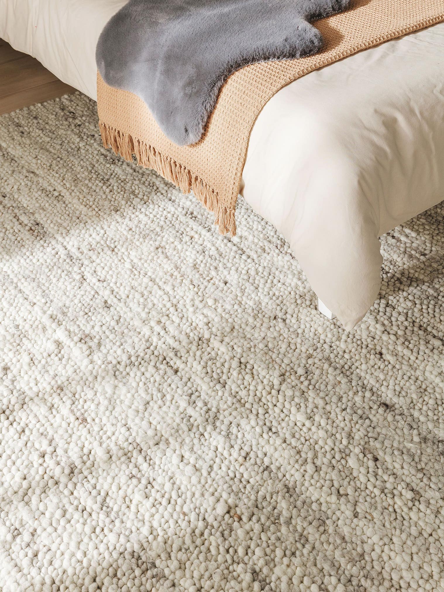 Tapis en 70% Laine, 30% Jute en Gris avec une pile de 11 - 20 mm de hauteur de benuta Pure